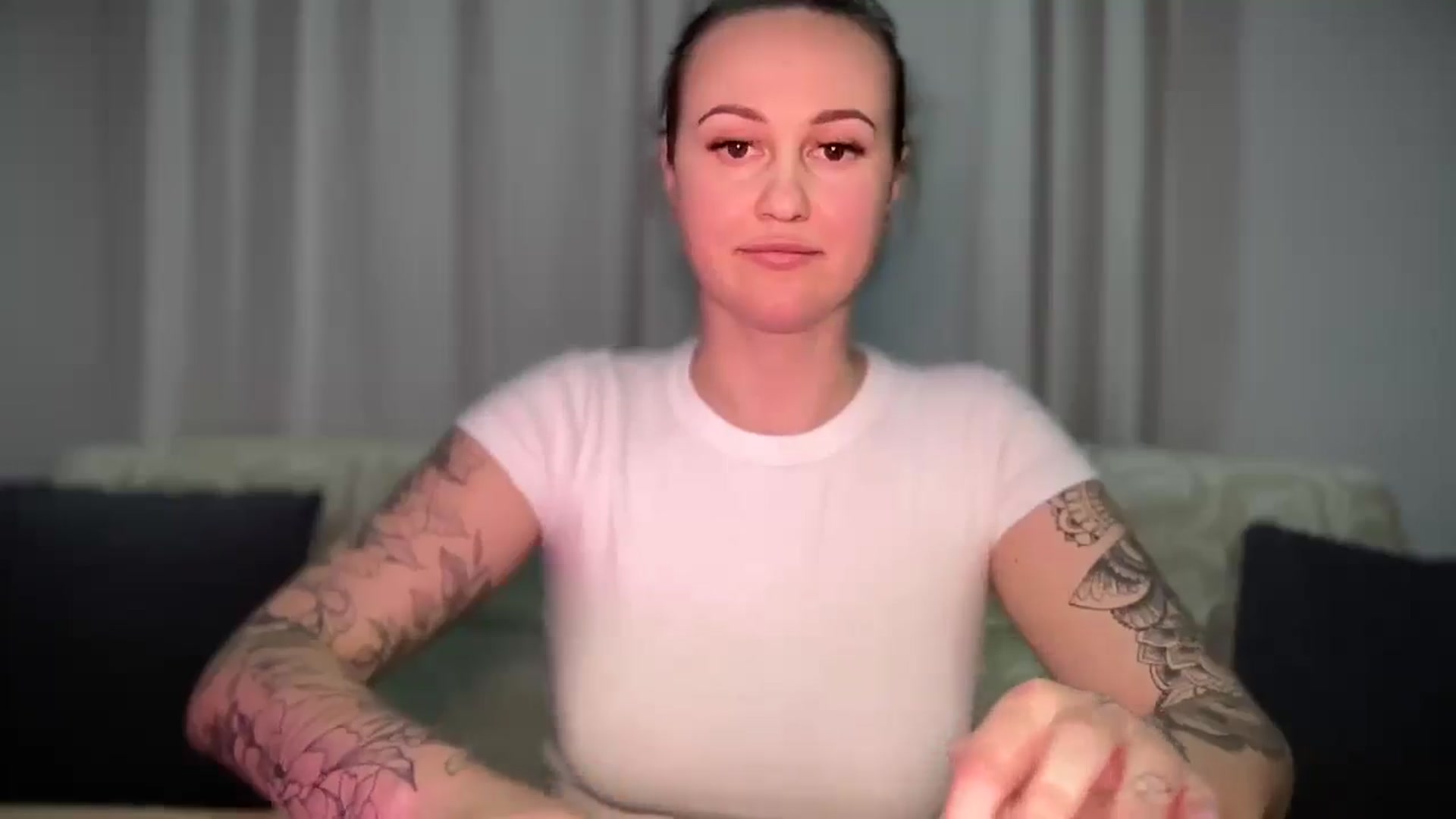 Gallery image thumbnail from Curvy_Me's myfreecams stream on, 03/19/2025, 20:37 image 14 of 20