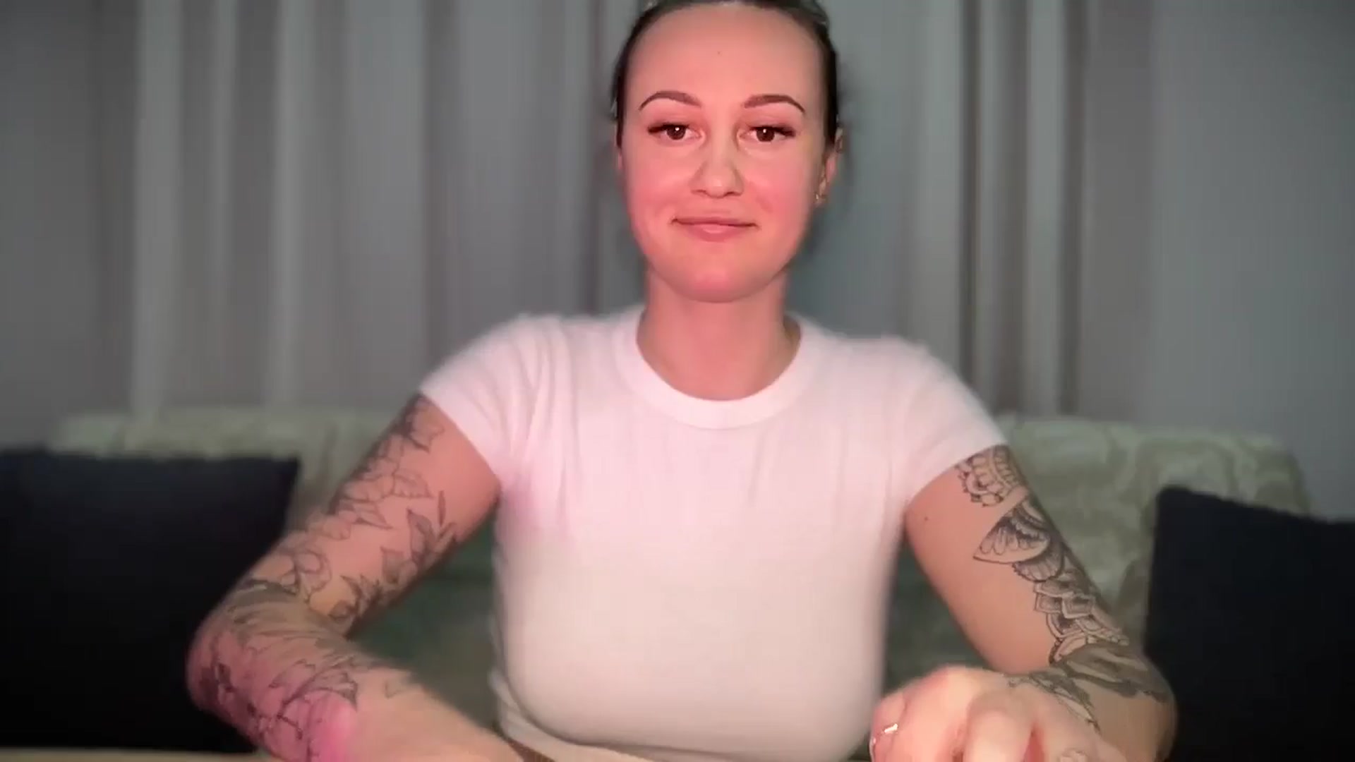 Gallery image thumbnail from Curvy_Me's myfreecams stream on, 03/19/2025, 20:37 image 11 of 20