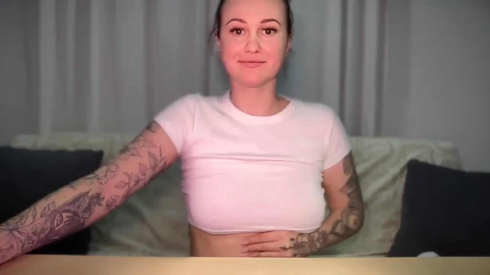 Gallery image thumbnail from Curvy_Me's myfreecams stream on, 03/19/2025, 21:08 image 3 of 20
