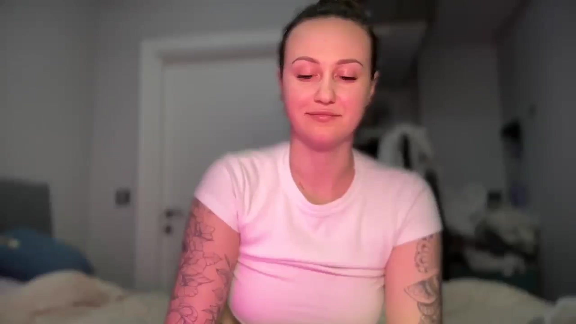 Gallery image thumbnail from Curvy_Me's myfreecams stream on, 03/20/2025, 24:27 image 6 of 20