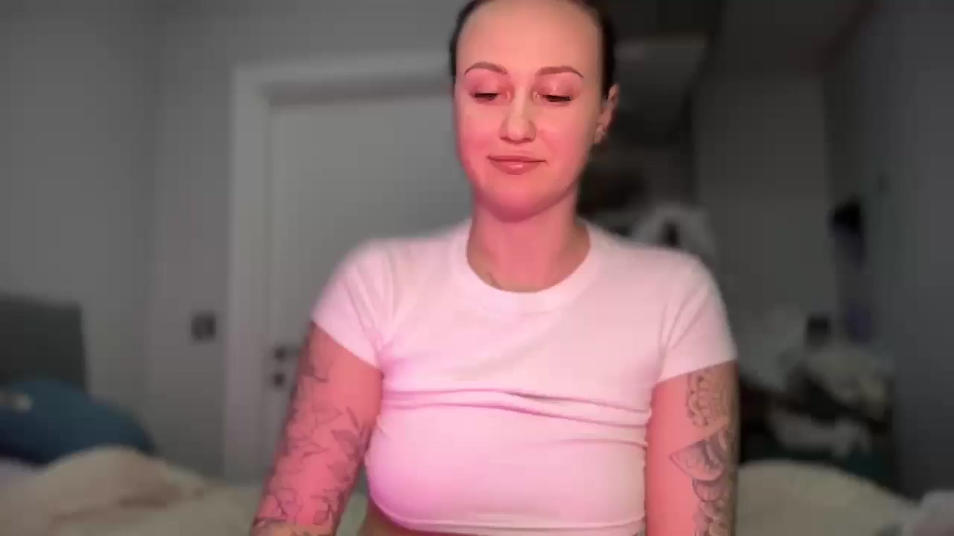 Gallery image thumbnail from Curvy_Me's myfreecams stream on, 03/20/2025, 24:27 image 8 of 20