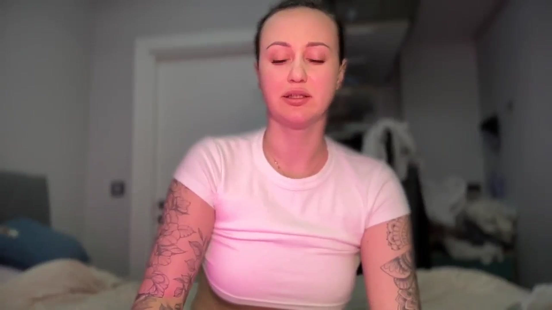 Gallery image thumbnail from Curvy_Me's myfreecams stream on, 03/20/2025, 24:27 image 2 of 20