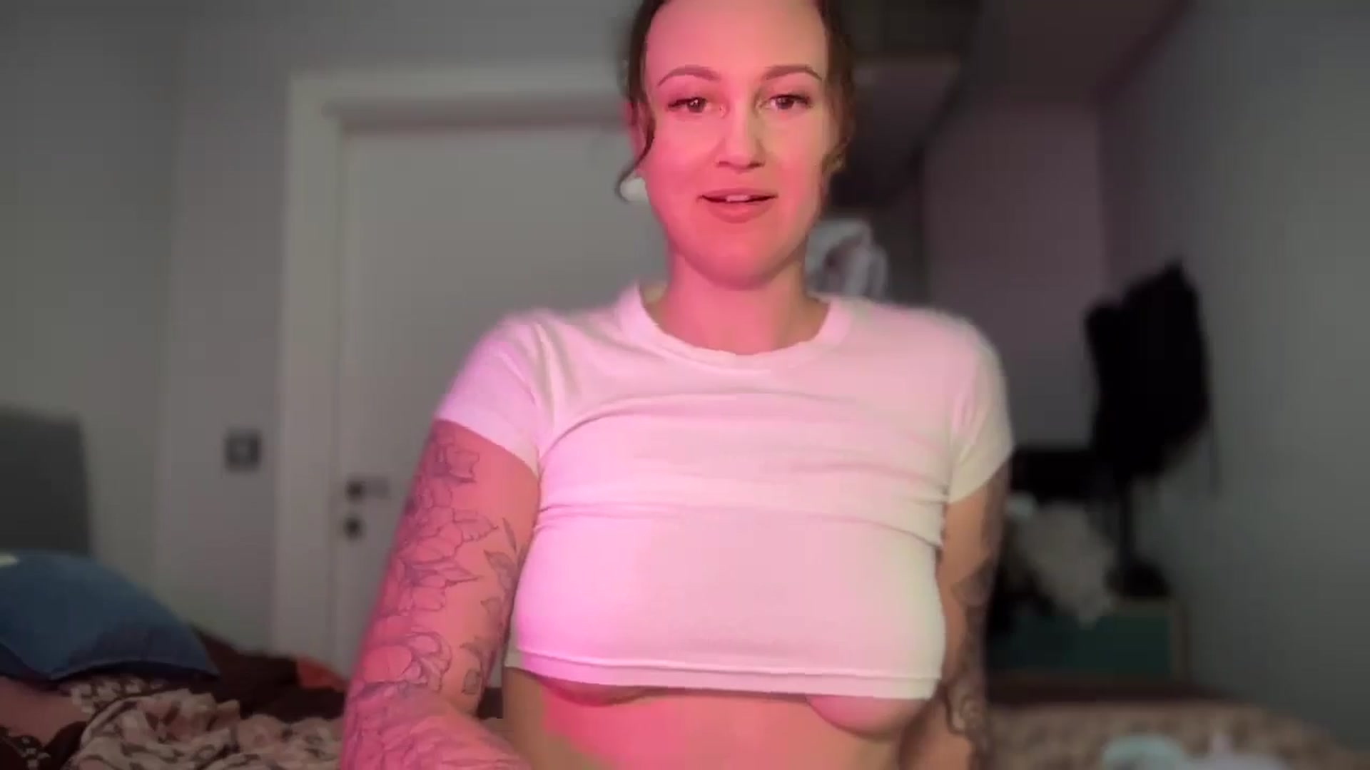 Gallery image thumbnail from Curvy_Me's myfreecams stream on, 03/29/2025, 21:25 image 18 of 20