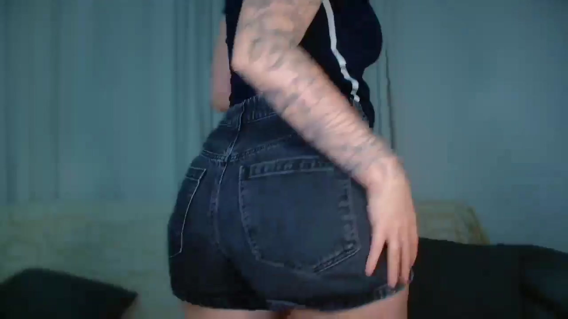 Gallery image thumbnail from Curvy_Me's myfreecams stream on, 04/02/2025, 16:55 image 6 of 20