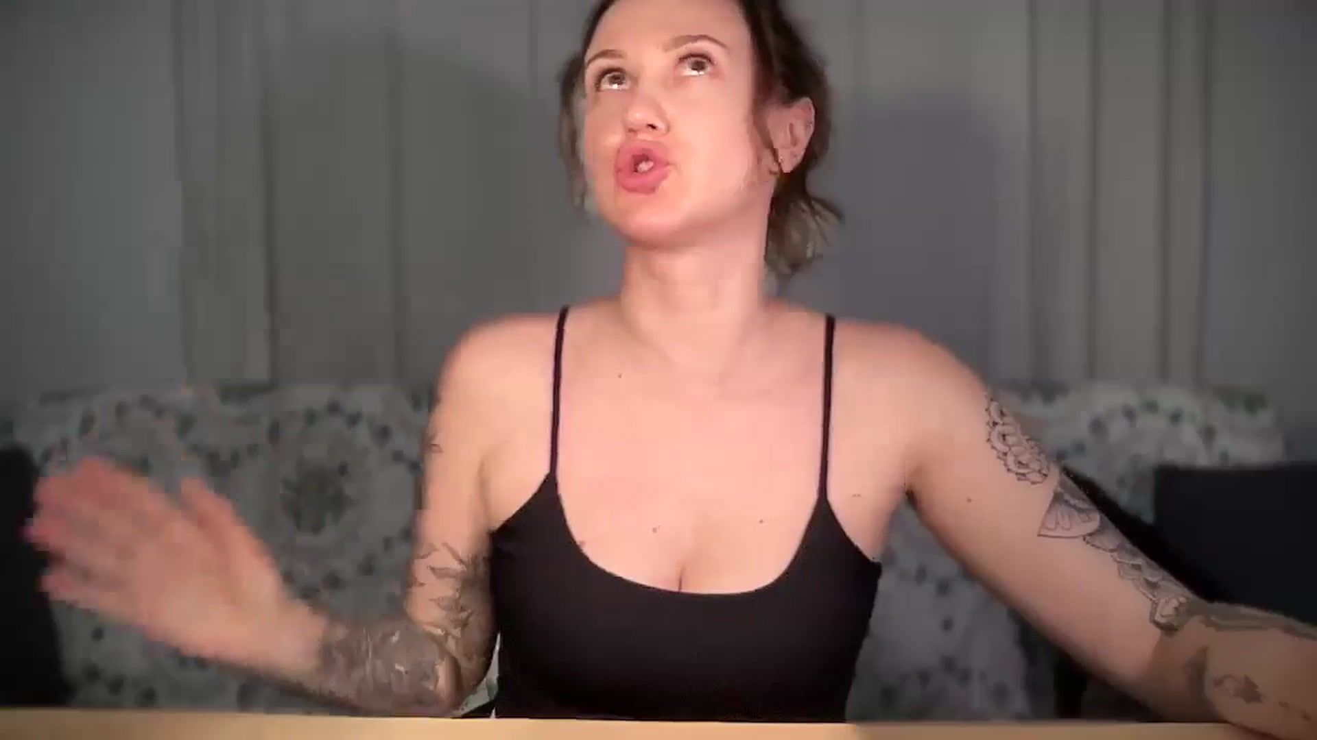 Gallery image thumbnail from Curvy_Me's myfreecams stream on, 04/21/2025, 18:35 image 5 of 20
