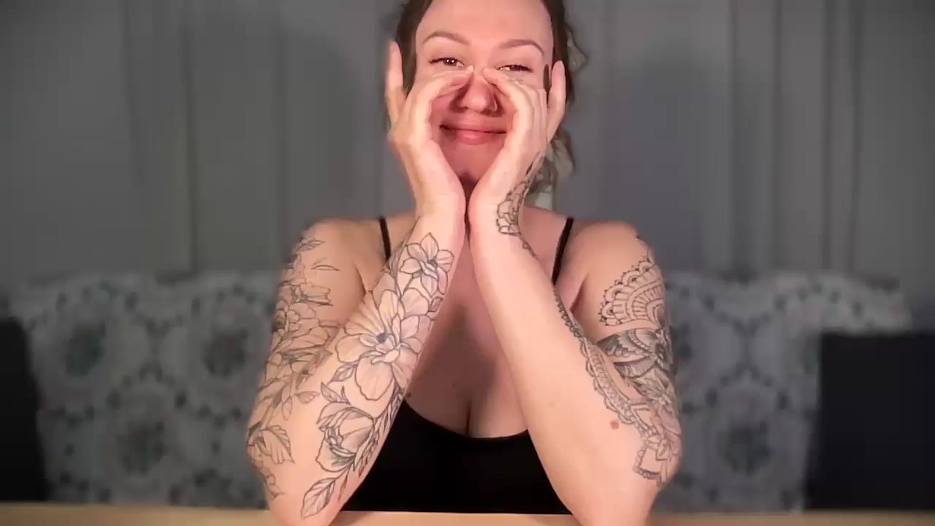Gallery image thumbnail from Curvy_Me's myfreecams stream on, 04/21/2025, 18:35 image 6 of 20