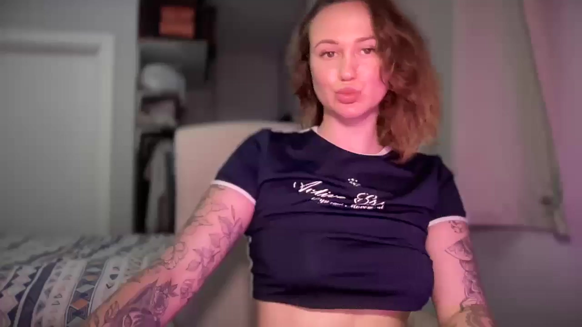 Gallery image thumbnail from Curvy_Me's myfreecams stream on, 05/03/2025, 16:36 image 16 of 20