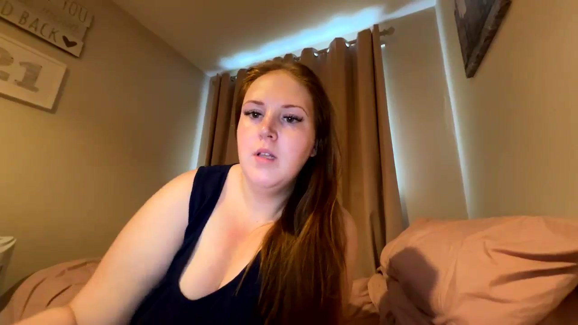 Gallery image thumbnail from Curvyrouge95's myfreecams stream on, 08/04/2024, 09:30 image 2 of 20