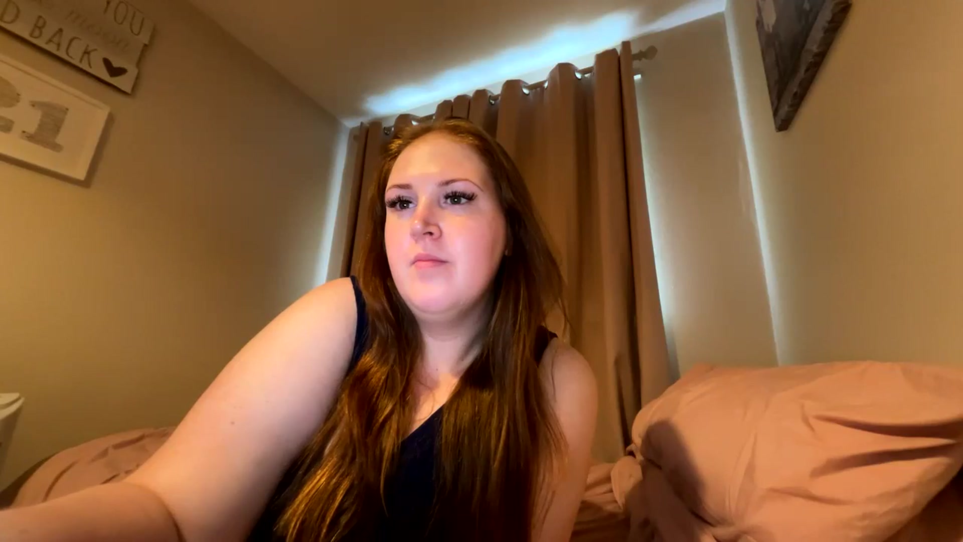 Gallery image thumbnail from Curvyrouge95's myfreecams stream on, 08/04/2024, 09:30 image 10 of 20