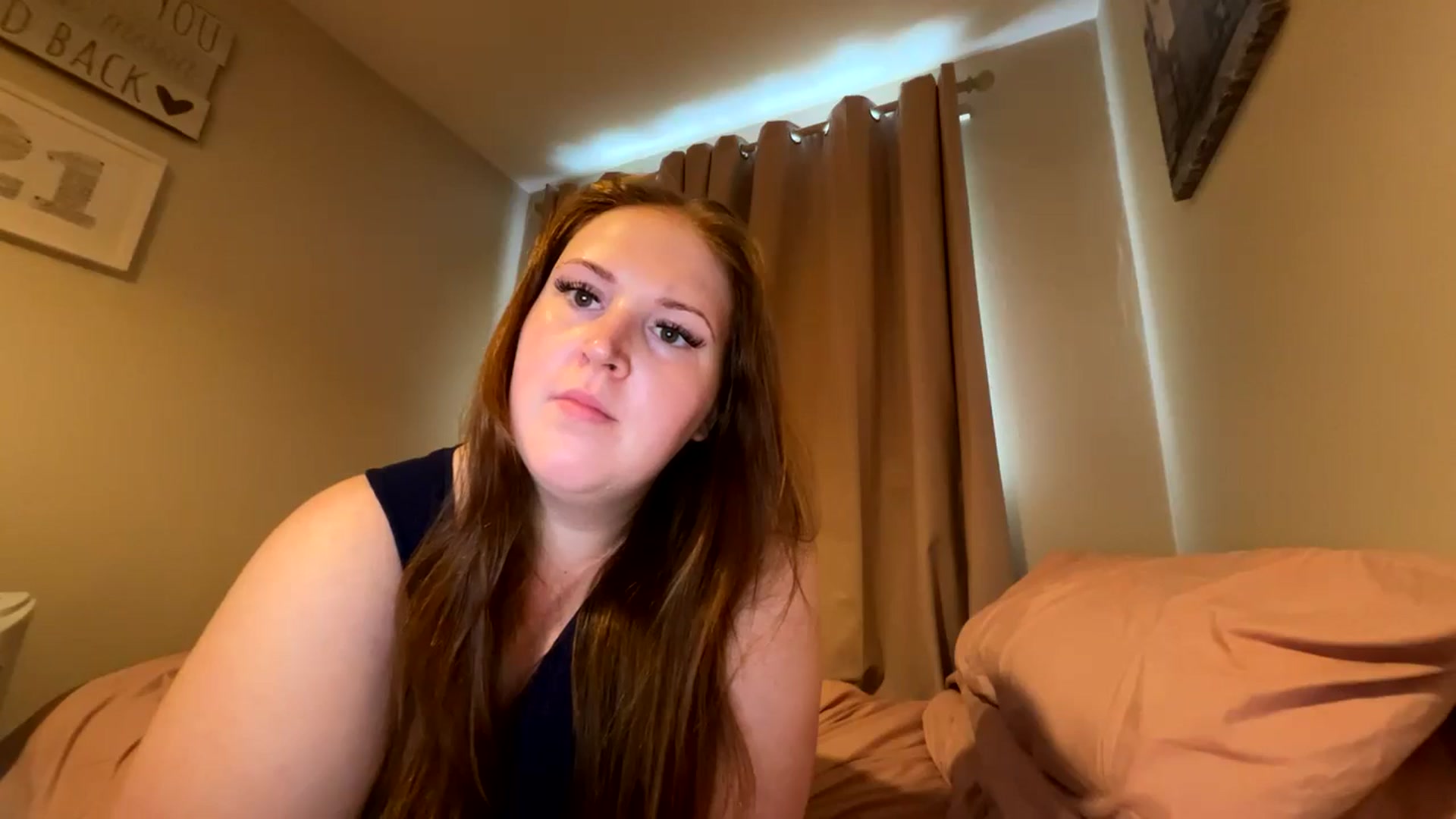 Gallery image thumbnail from Curvyrouge95's myfreecams stream on, 08/04/2024, 09:30 image 11 of 20