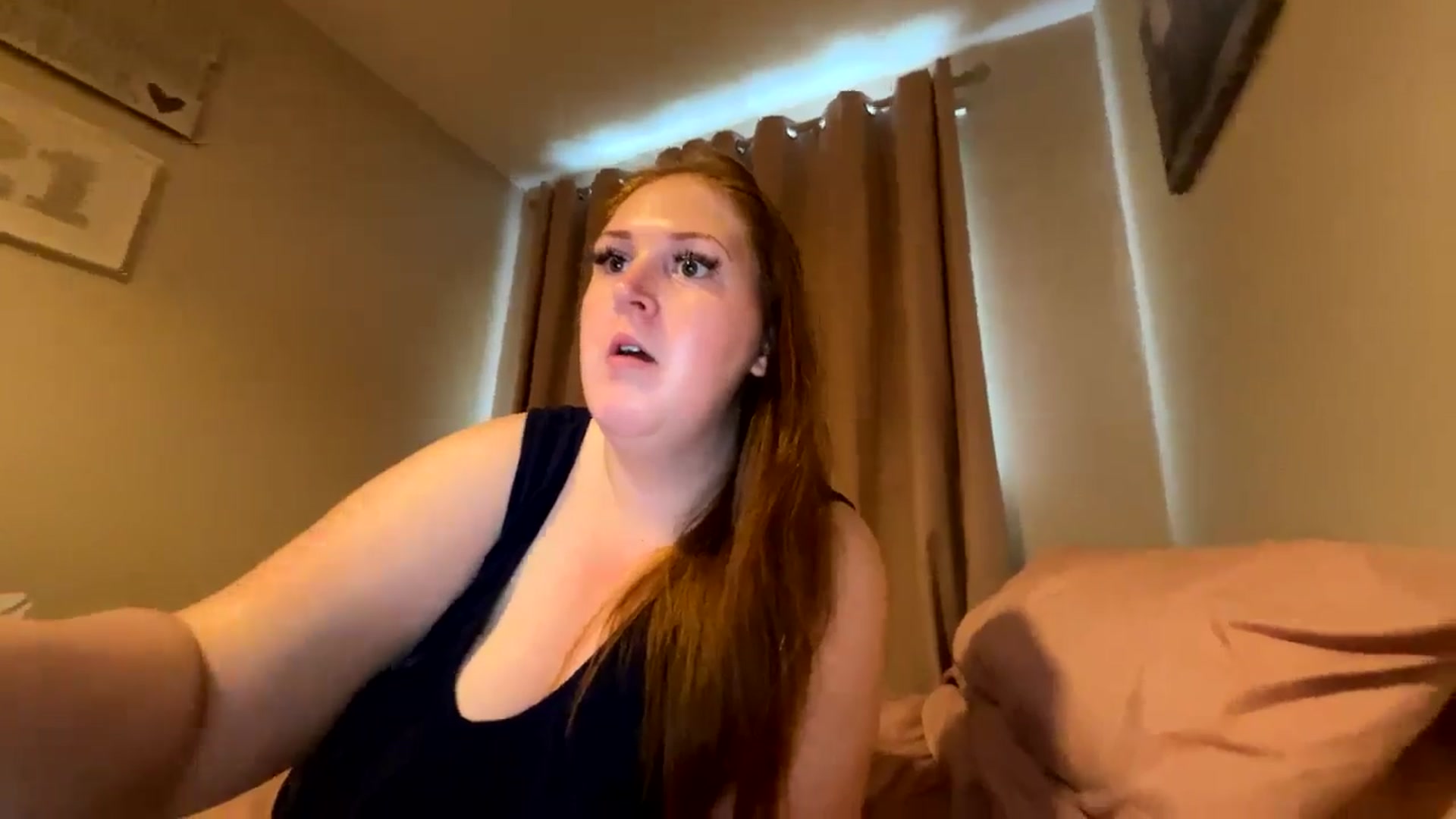 Gallery image thumbnail from Curvyrouge95's myfreecams stream on, 08/04/2024, 09:30 image 6 of 20