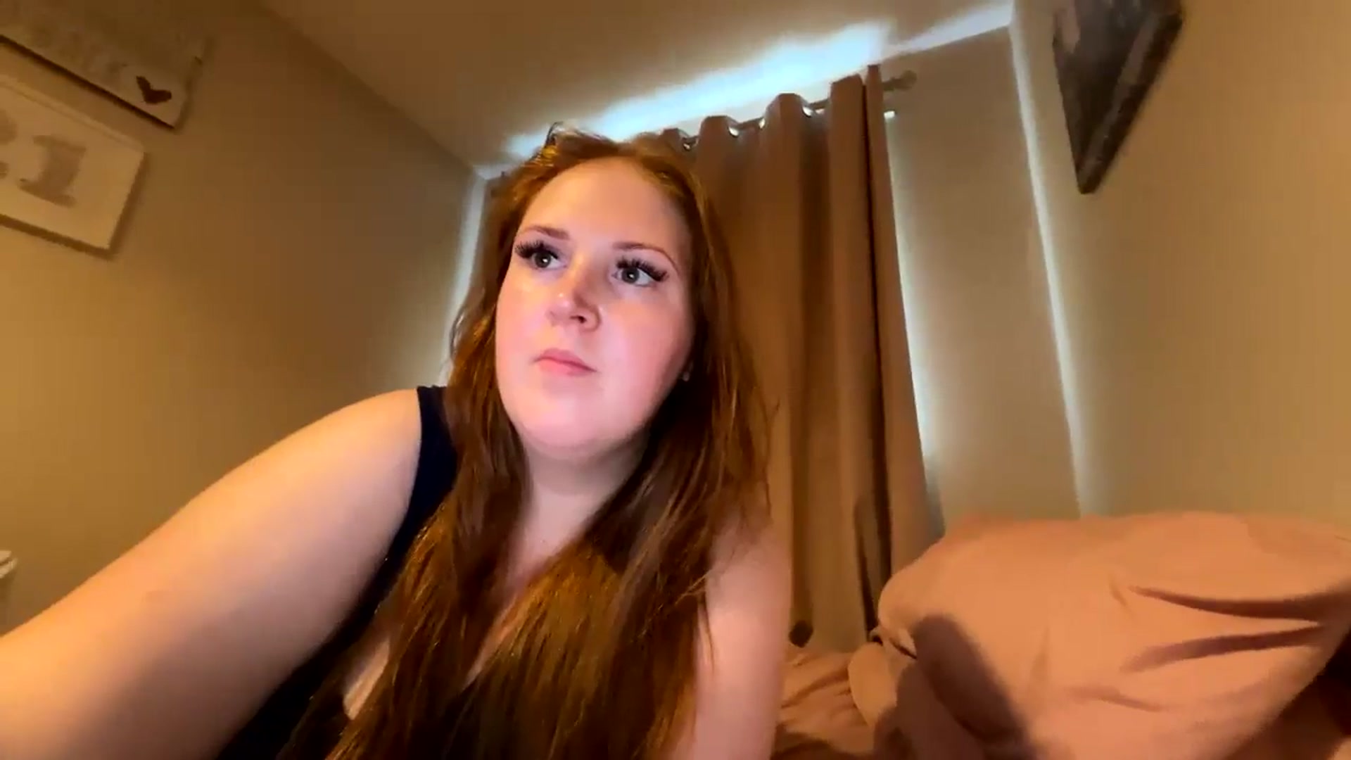 Gallery image thumbnail from Curvyrouge95's myfreecams stream on, 08/04/2024, 09:30 image 14 of 20