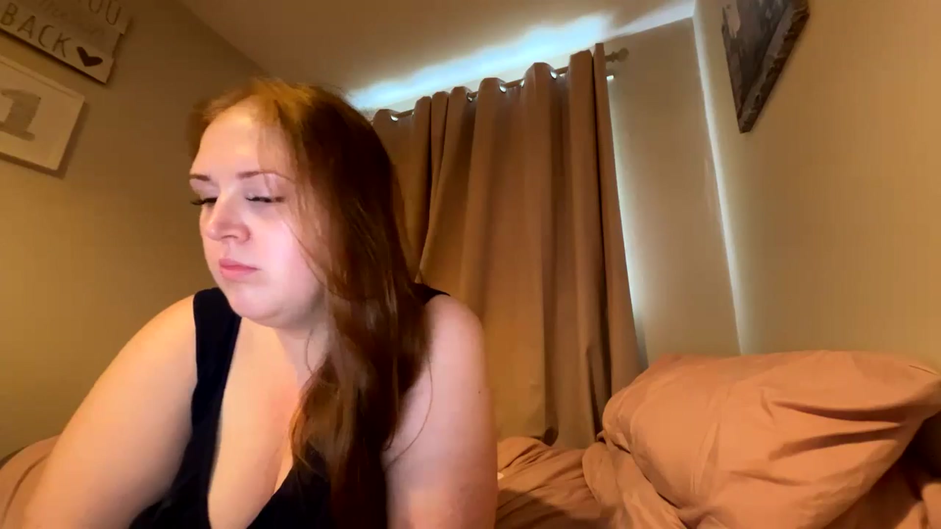 Gallery image thumbnail from Curvyrouge95's myfreecams stream on, 08/04/2024, 09:30 image 20 of 20
