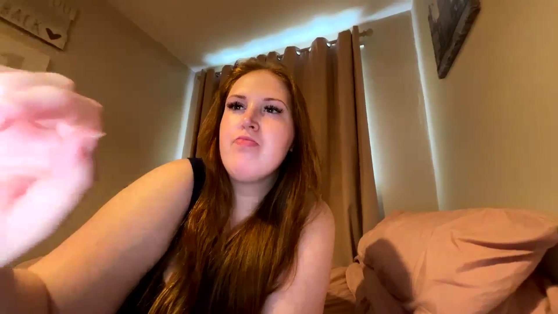 Gallery image thumbnail from Curvyrouge95's myfreecams stream on, 08/04/2024, 09:30 image 16 of 20