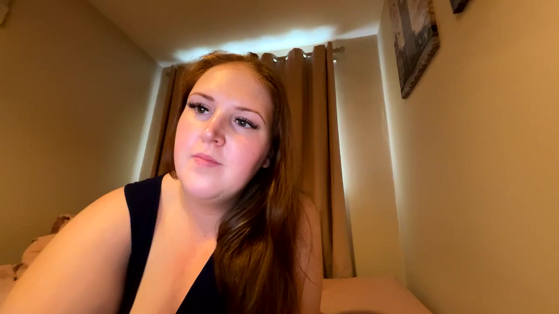 Gallery image thumbnail from Curvyrouge95's myfreecams stream on, 08/04/2024, 11:44 image 10 of 20