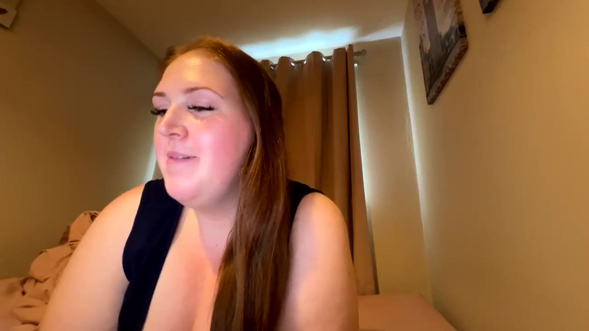 Gallery image thumbnail from Curvyrouge95's myfreecams stream on, 08/04/2024, 11:44 image 2 of 20