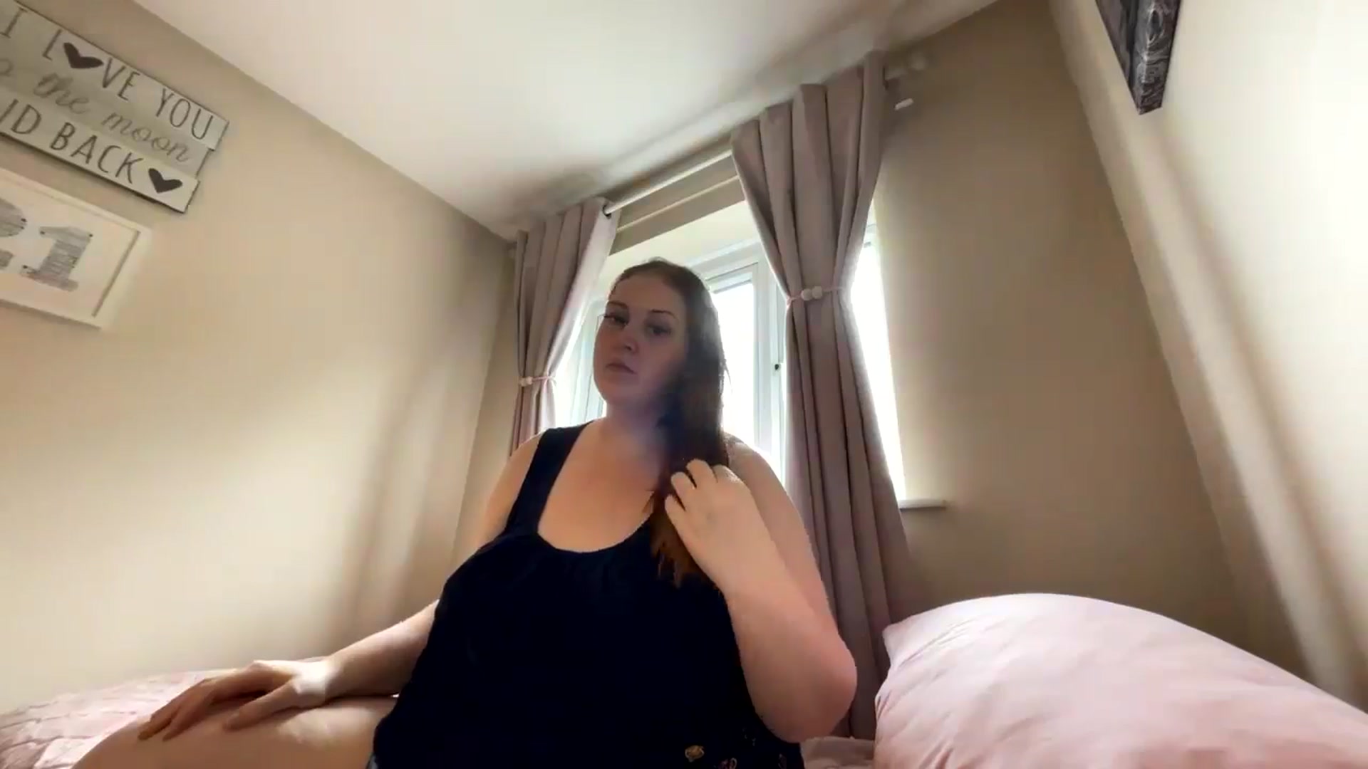 Gallery image thumbnail from Curvyrouge95's myfreecams stream on, 08/05/2024, 12:07 image 7 of 20