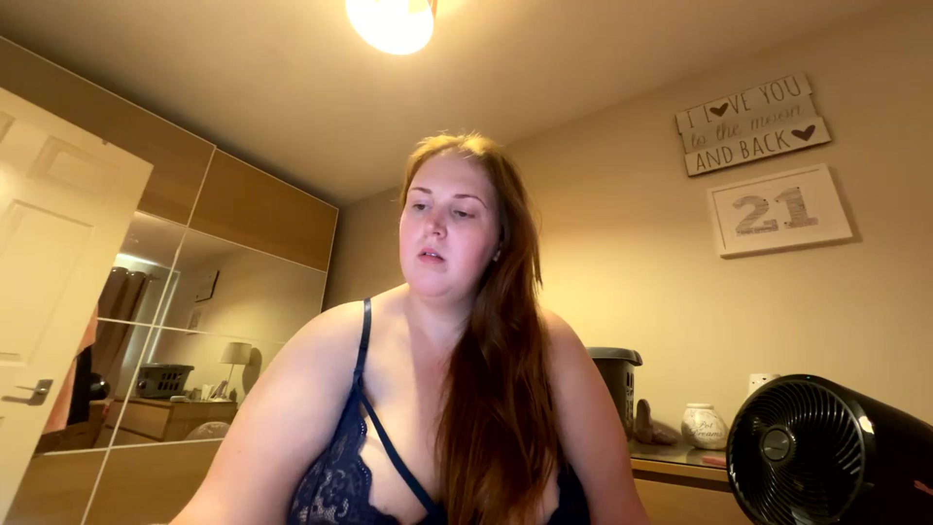 Gallery image thumbnail from Curvyrouge95's myfreecams stream on, 08/30/2024, 18:21 image 14 of 20