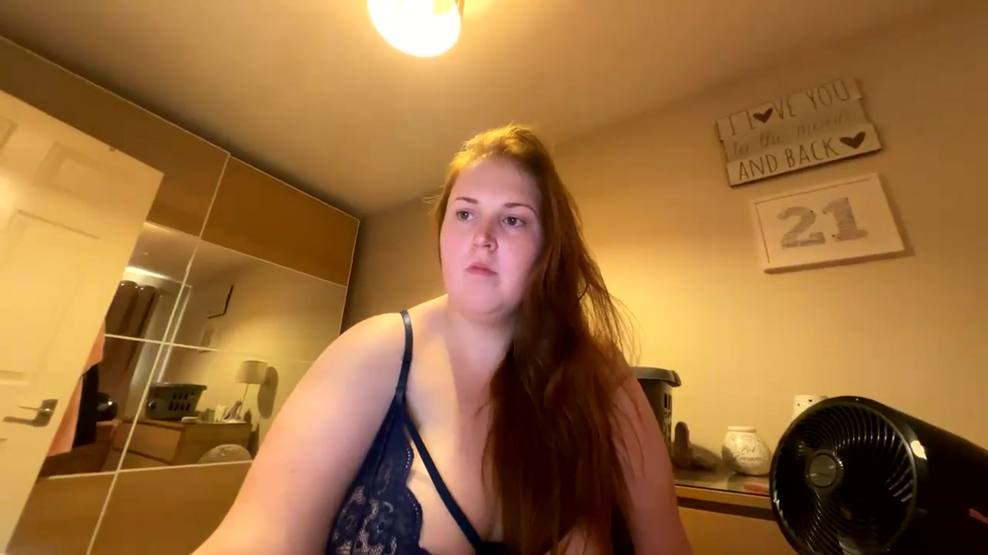 Gallery image thumbnail from Curvyrouge95's myfreecams stream on, 08/30/2024, 18:21 image 17 of 20