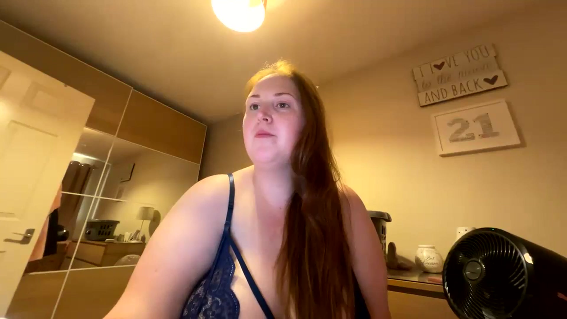 Gallery image thumbnail from Curvyrouge95's myfreecams stream on, 08/30/2024, 18:21 image 19 of 20