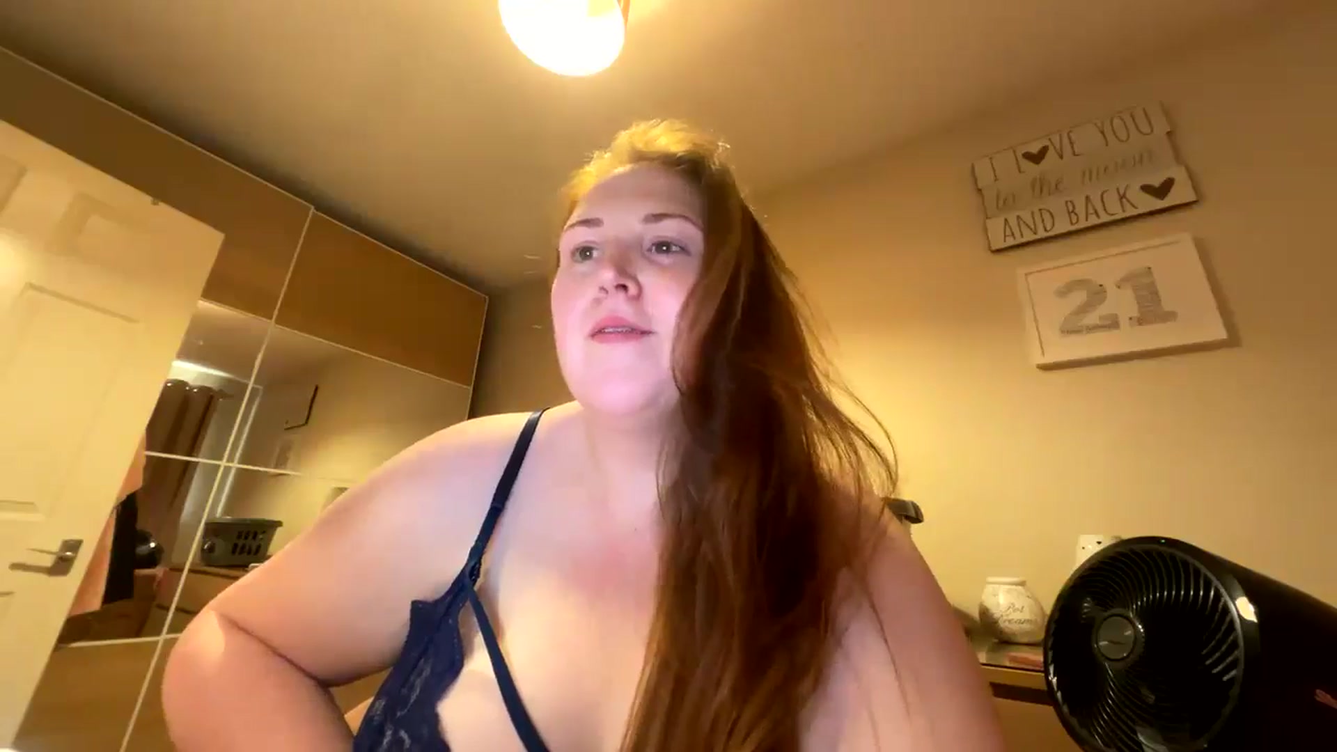 Gallery image thumbnail from Curvyrouge95's myfreecams stream on, 08/30/2024, 18:21 image 18 of 20