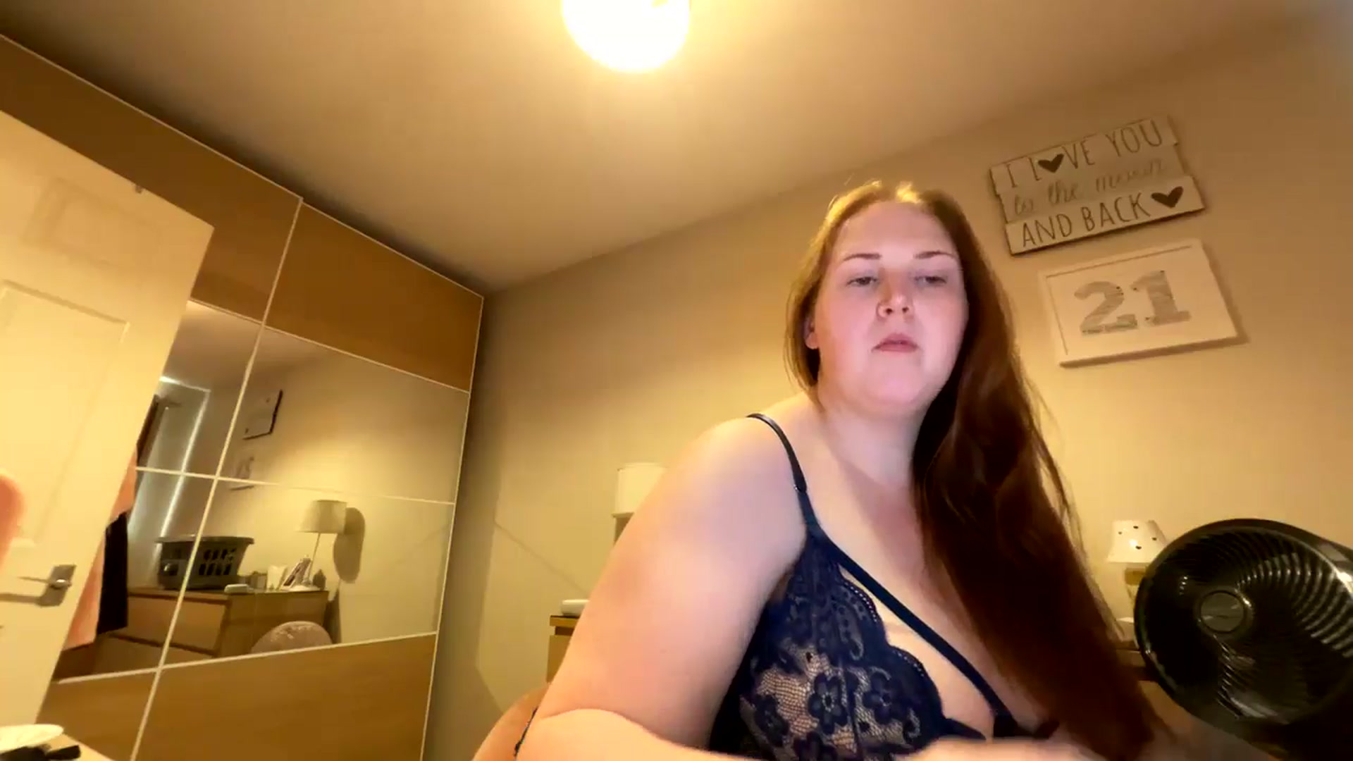 Gallery image thumbnail from Curvyrouge95's myfreecams stream on, 08/30/2024, 18:21 image 9 of 20