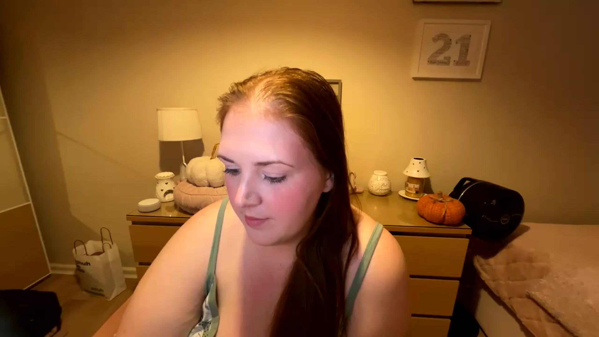 Gallery image thumbnail from Curvyrouge95's myfreecams stream on, 09/16/2024, 11:12 image 10 of 20