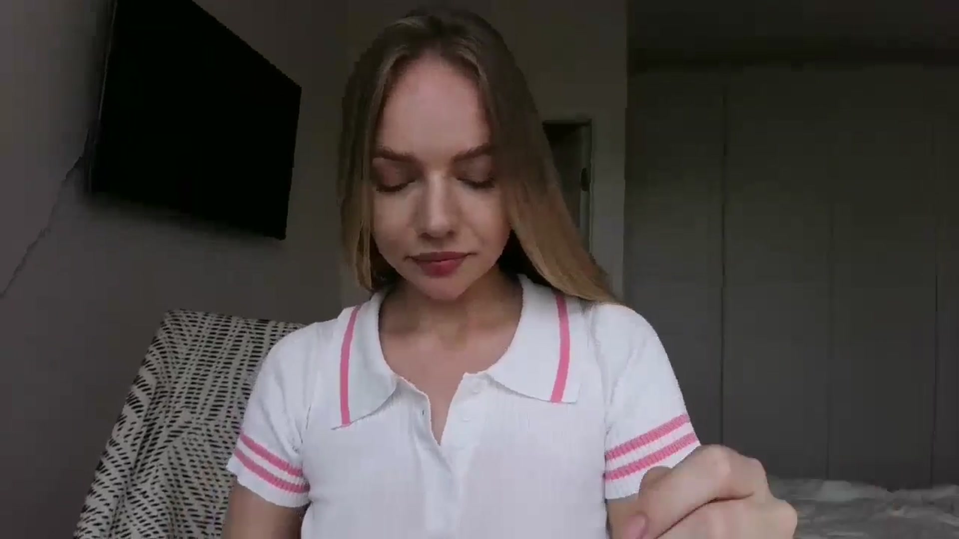 Gallery image thumbnail from Cut34ng3l's myfreecams stream on, 07/15/2024, 12:24 image 7 of 20