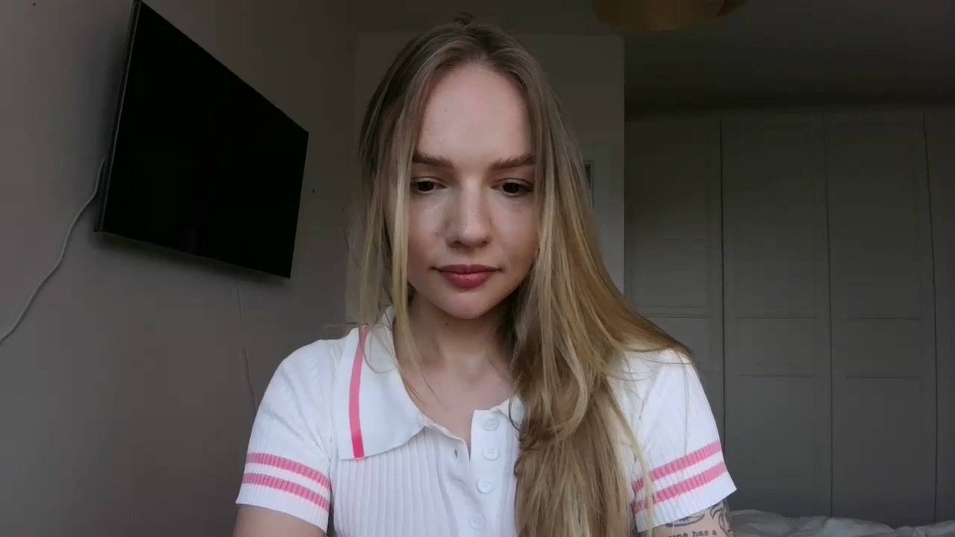 Gallery image thumbnail from Cut34ng3l's myfreecams stream on, 07/15/2024, 12:24 image 14 of 20