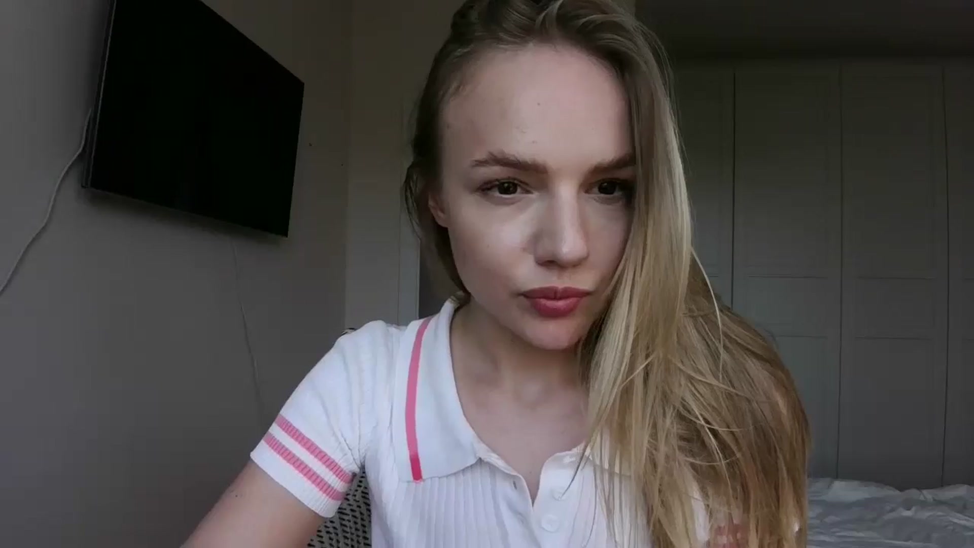 Gallery image thumbnail from Cut34ng3l's myfreecams stream on, 07/15/2024, 12:24 image 12 of 20