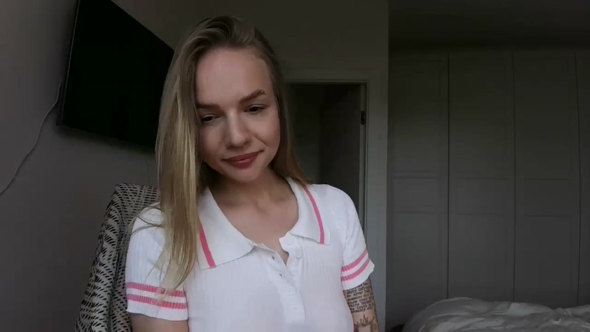 Gallery image thumbnail from Cut34ng3l's myfreecams stream on, 07/15/2024, 12:24 image 9 of 20