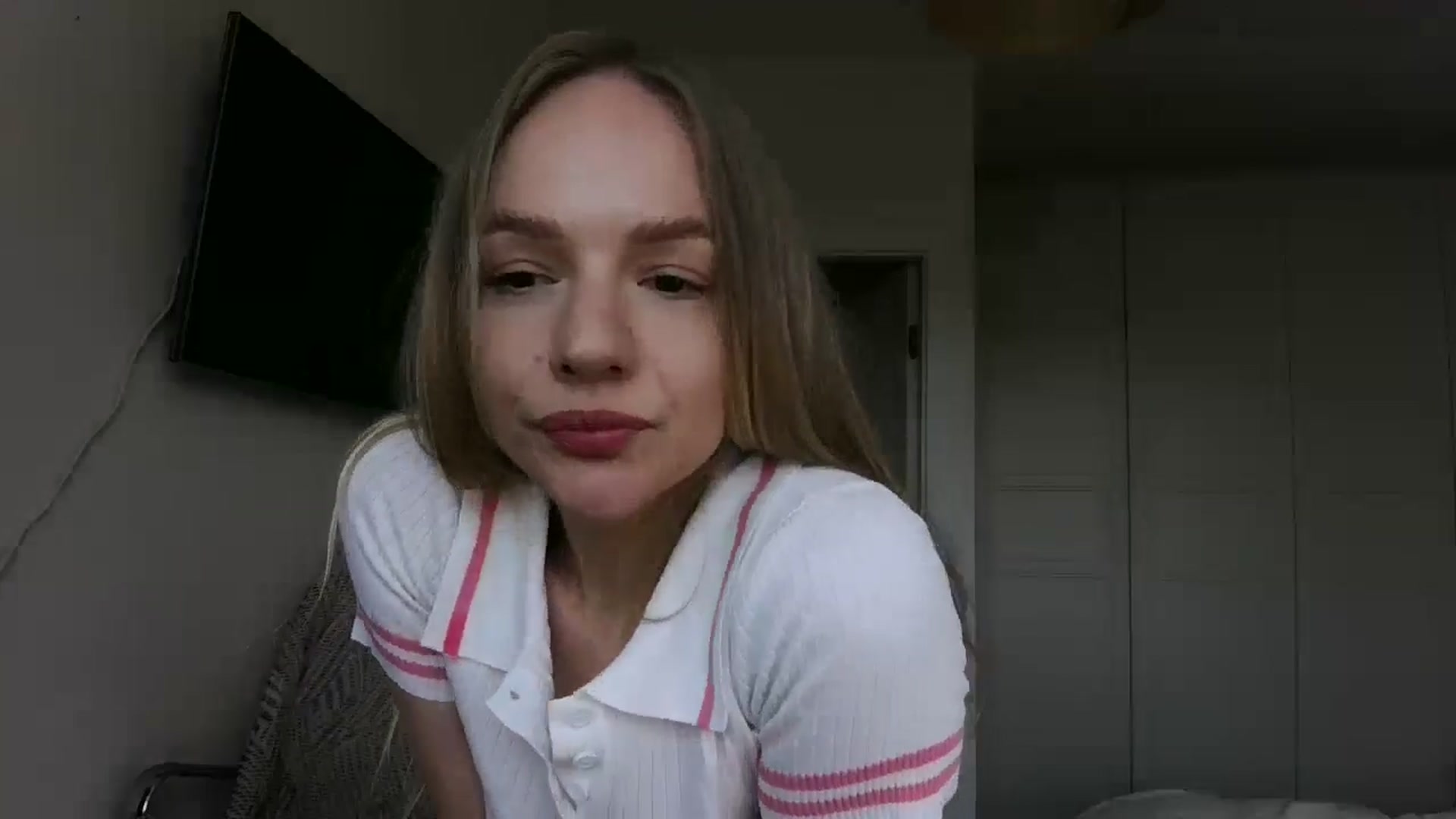 Gallery image thumbnail from Cut34ng3l's myfreecams stream on, 07/15/2024, 12:24 image 19 of 20