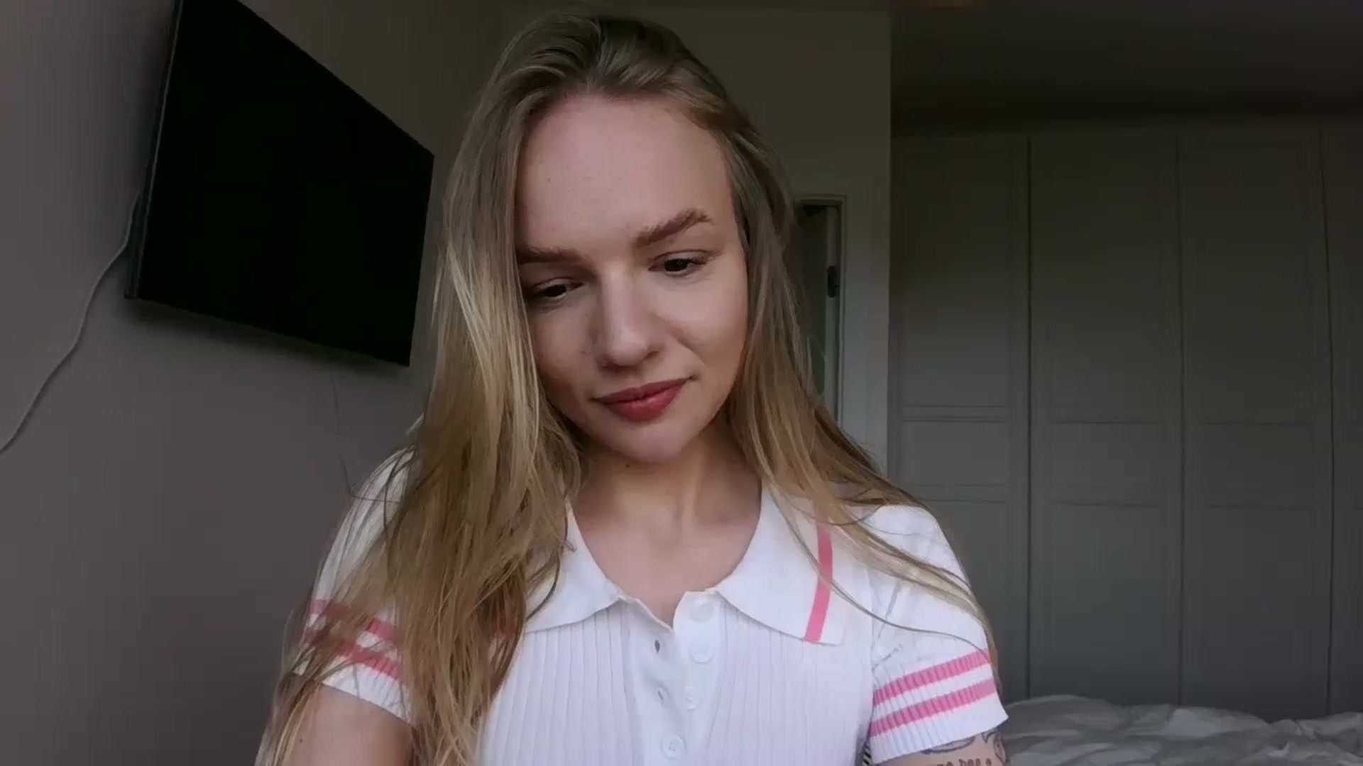 Gallery image thumbnail from Cut34ng3l's myfreecams stream on, 07/15/2024, 12:24 image 13 of 20