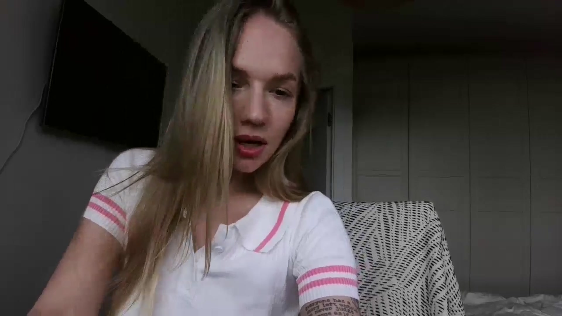 Gallery image thumbnail from Cut34ng3l's myfreecams stream on, 07/15/2024, 13:53 image 3 of 20