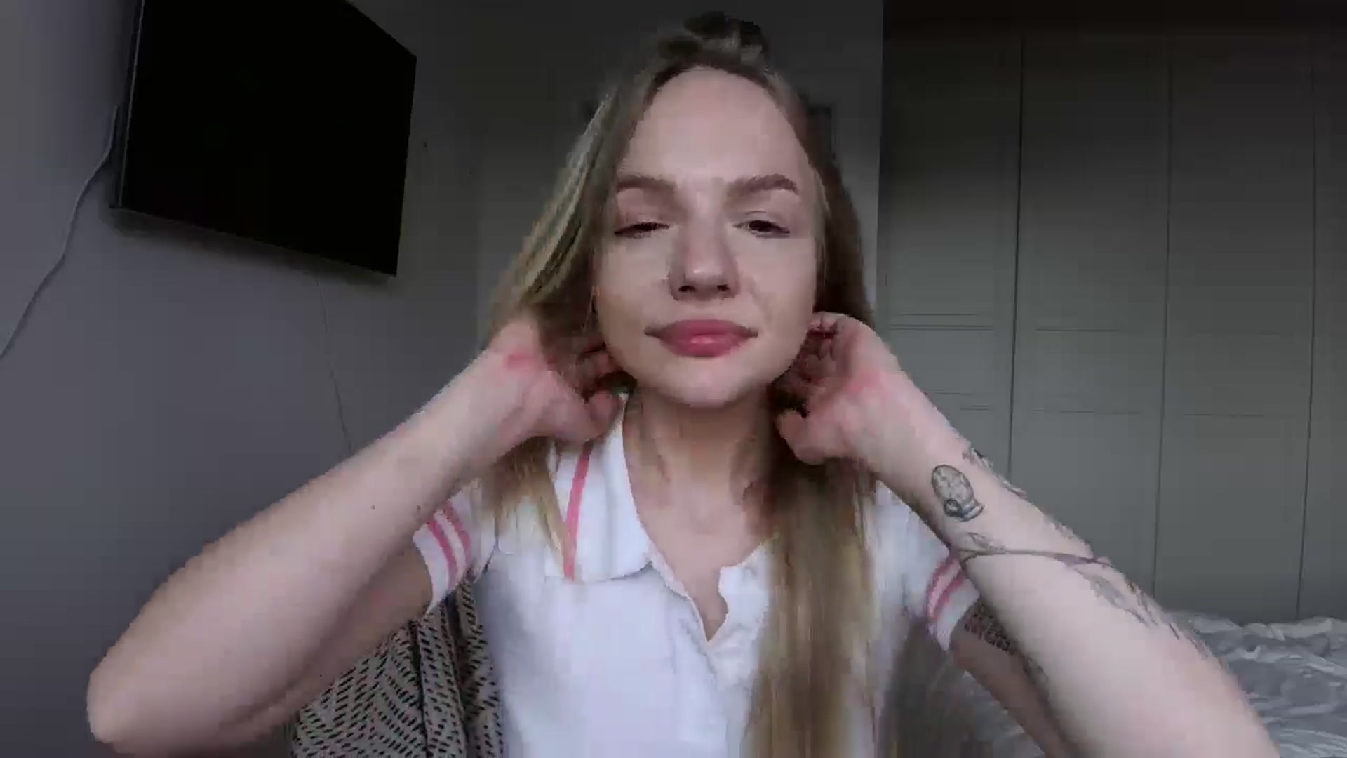 Gallery image thumbnail from Cut34ng3l's myfreecams stream on, 07/15/2024, 13:53 image 8 of 20