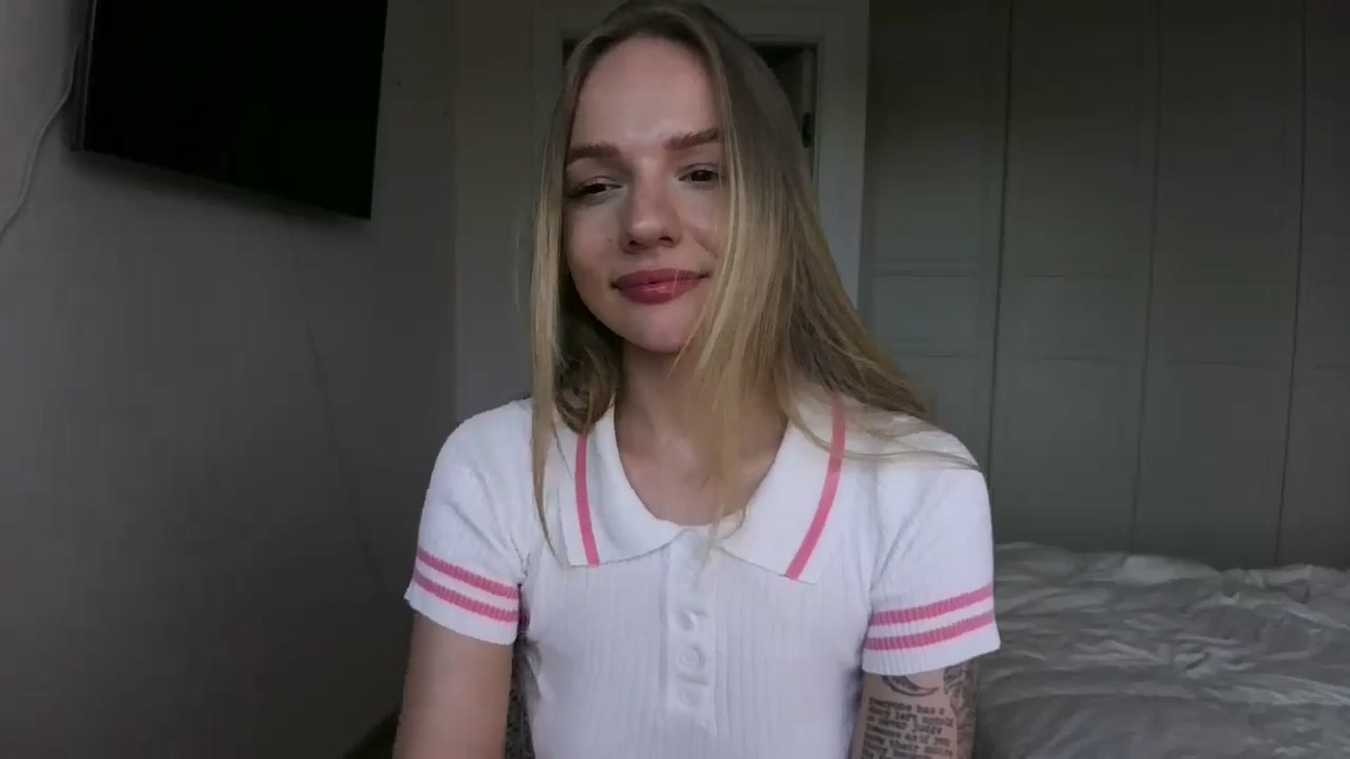 Gallery image thumbnail from Cut34ng3l's myfreecams stream on, 07/15/2024, 13:53 image 13 of 20