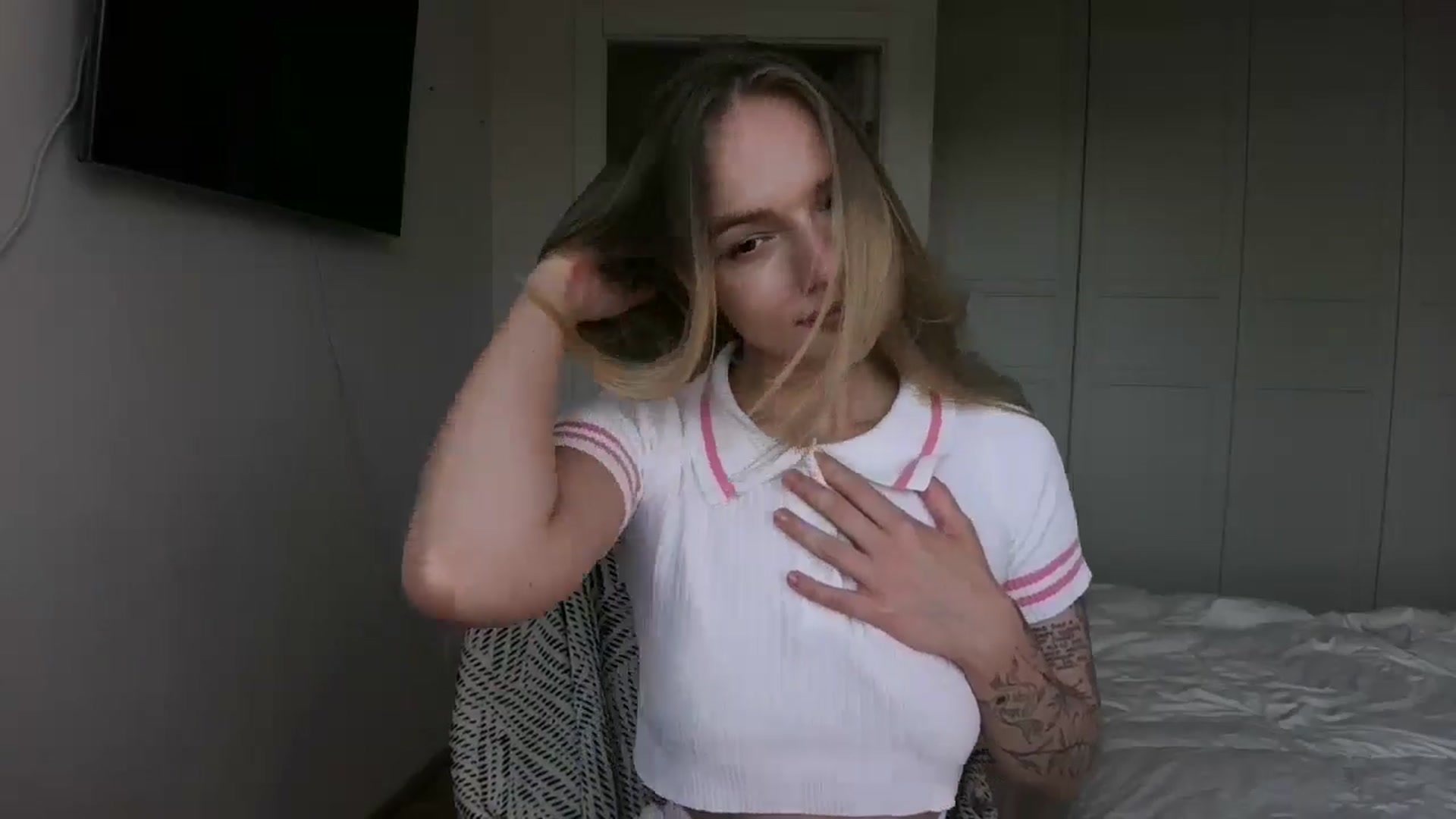Gallery image thumbnail from Cut34ng3l's myfreecams stream on, 07/15/2024, 13:53 image 14 of 20