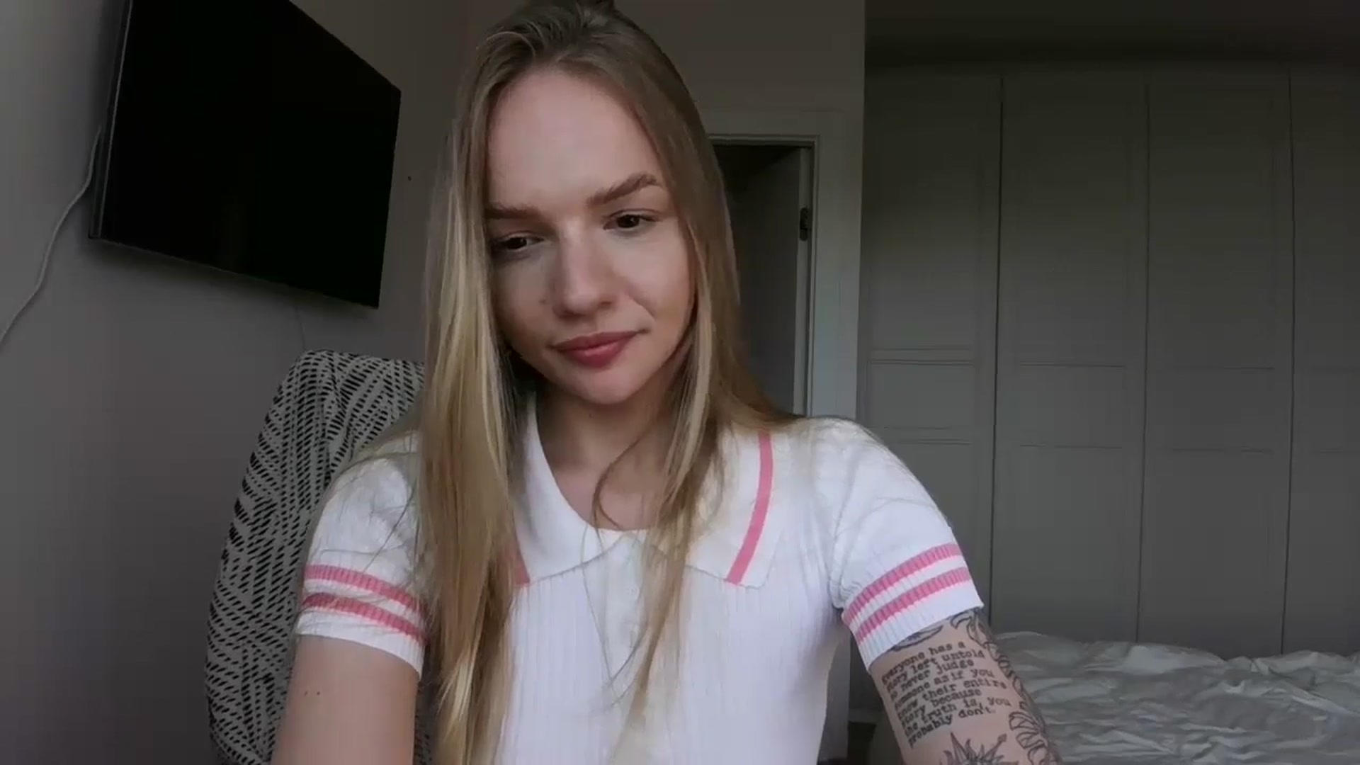 Gallery image thumbnail from Cut34ng3l's myfreecams stream on, 07/15/2024, 13:53 image 16 of 20