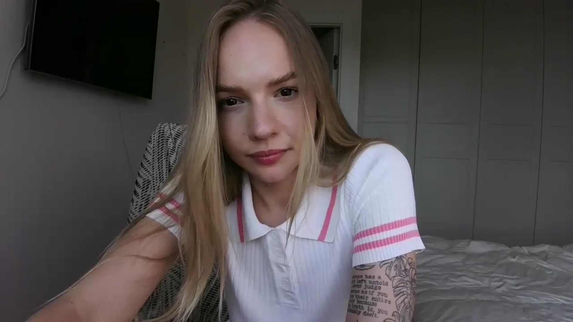 Gallery image thumbnail from Cut34ng3l's myfreecams stream on, 07/15/2024, 13:53 image 19 of 20