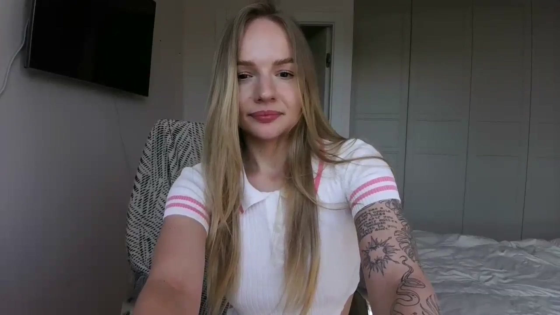Gallery image thumbnail from Cut34ng3l's myfreecams stream on, 07/15/2024, 13:53 image 18 of 20