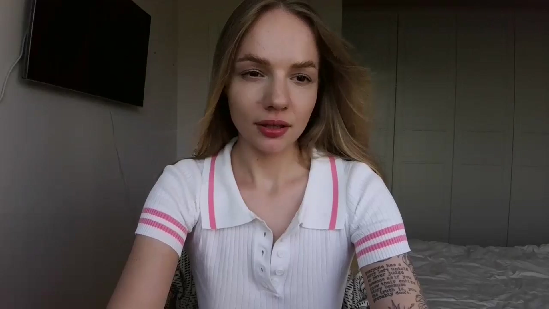 Gallery image thumbnail from Cut34ng3l's myfreecams stream on, 07/15/2024, 17:03 image 5 of 20