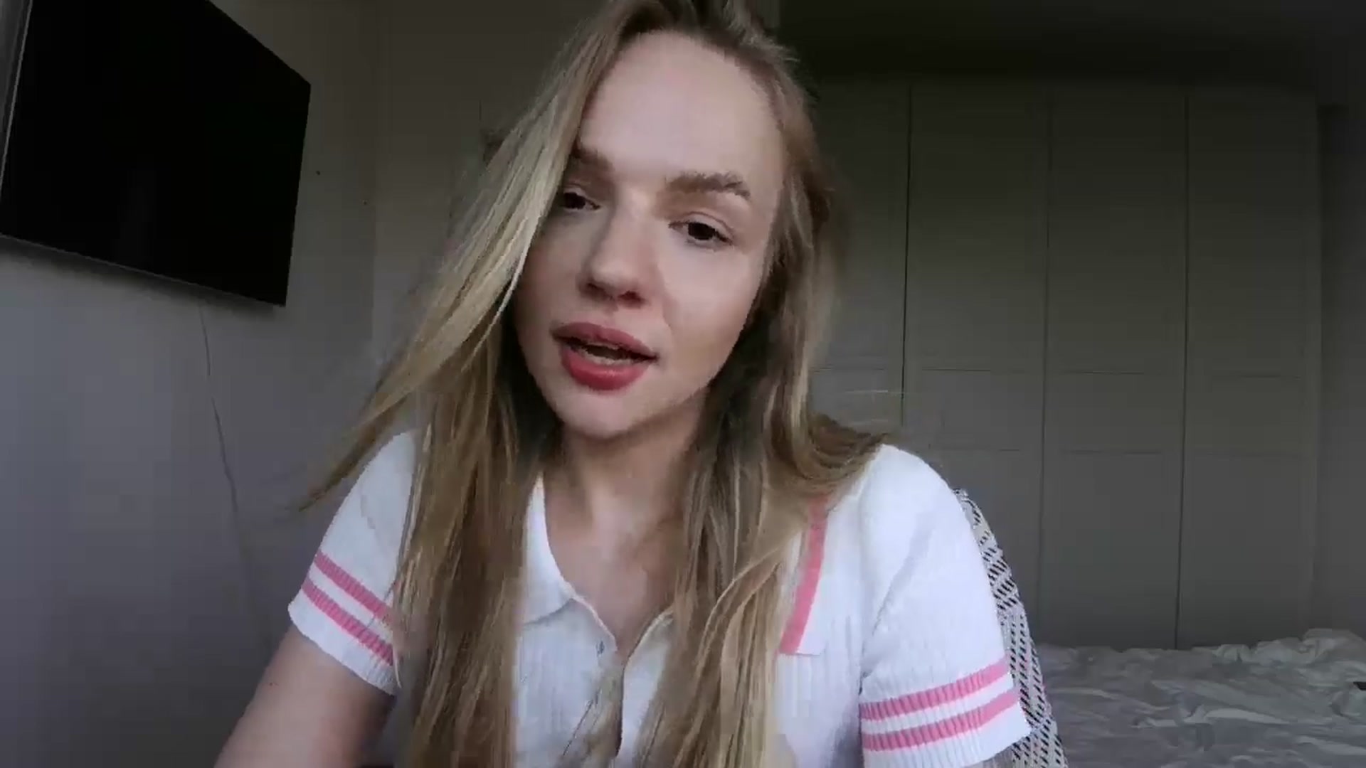 Gallery image thumbnail from Cut34ng3l's myfreecams stream on, 07/15/2024, 17:03 image 20 of 20