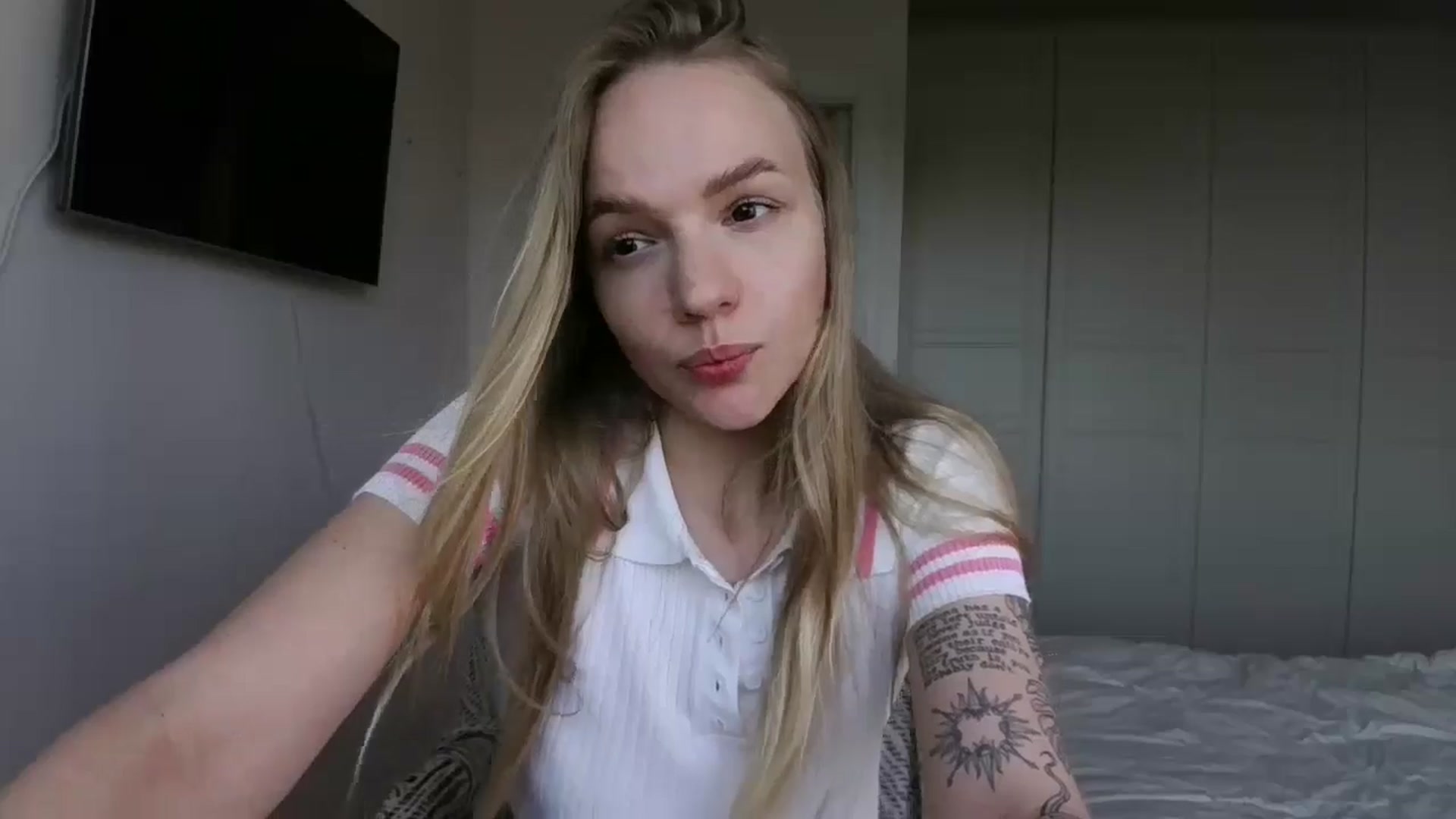 Gallery image thumbnail from Cut34ng3l's myfreecams stream on, 07/15/2024, 17:03 image 2 of 20