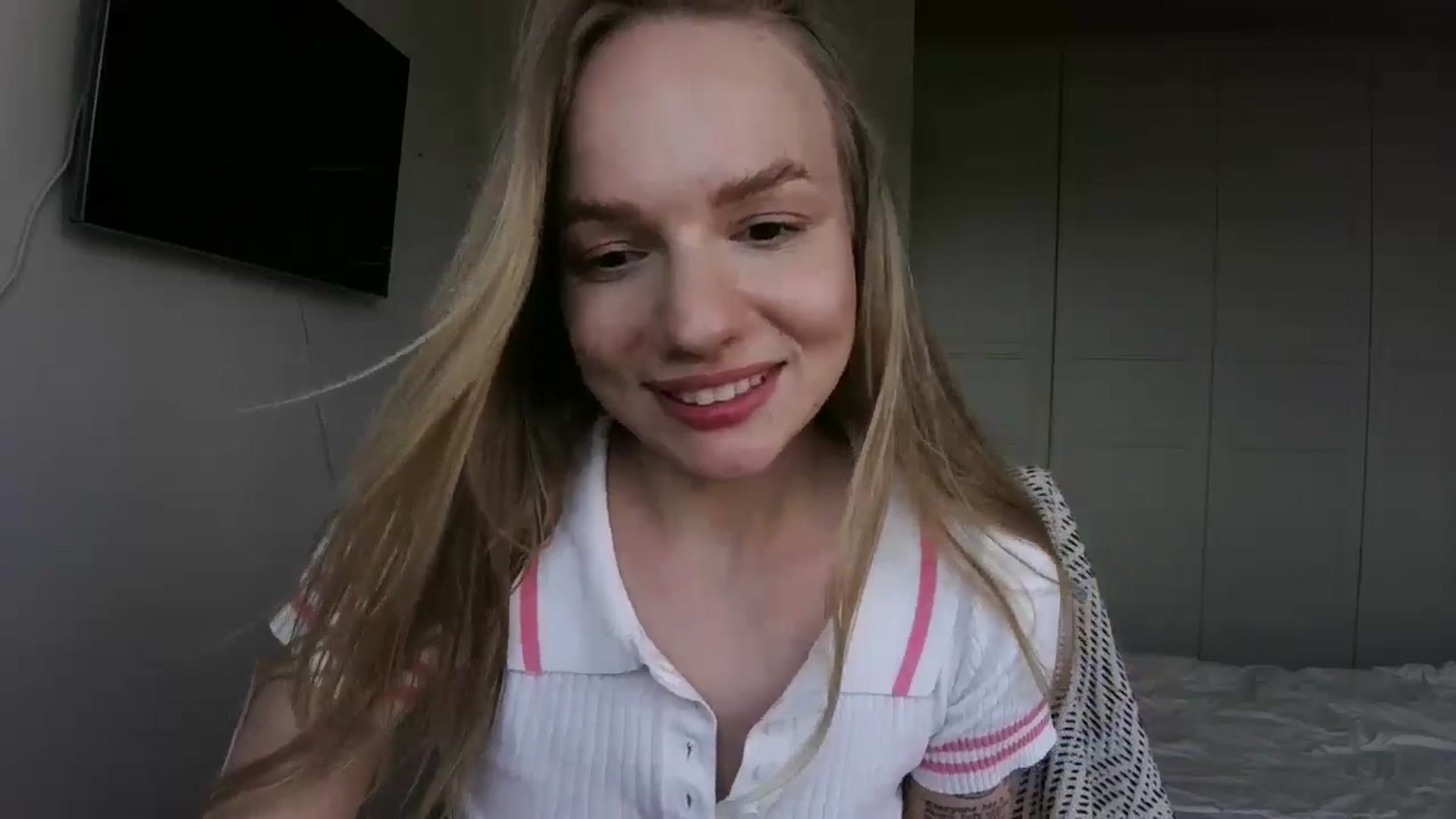 Gallery image thumbnail from Cut34ng3l's myfreecams stream on, 07/15/2024, 17:03 image 9 of 20