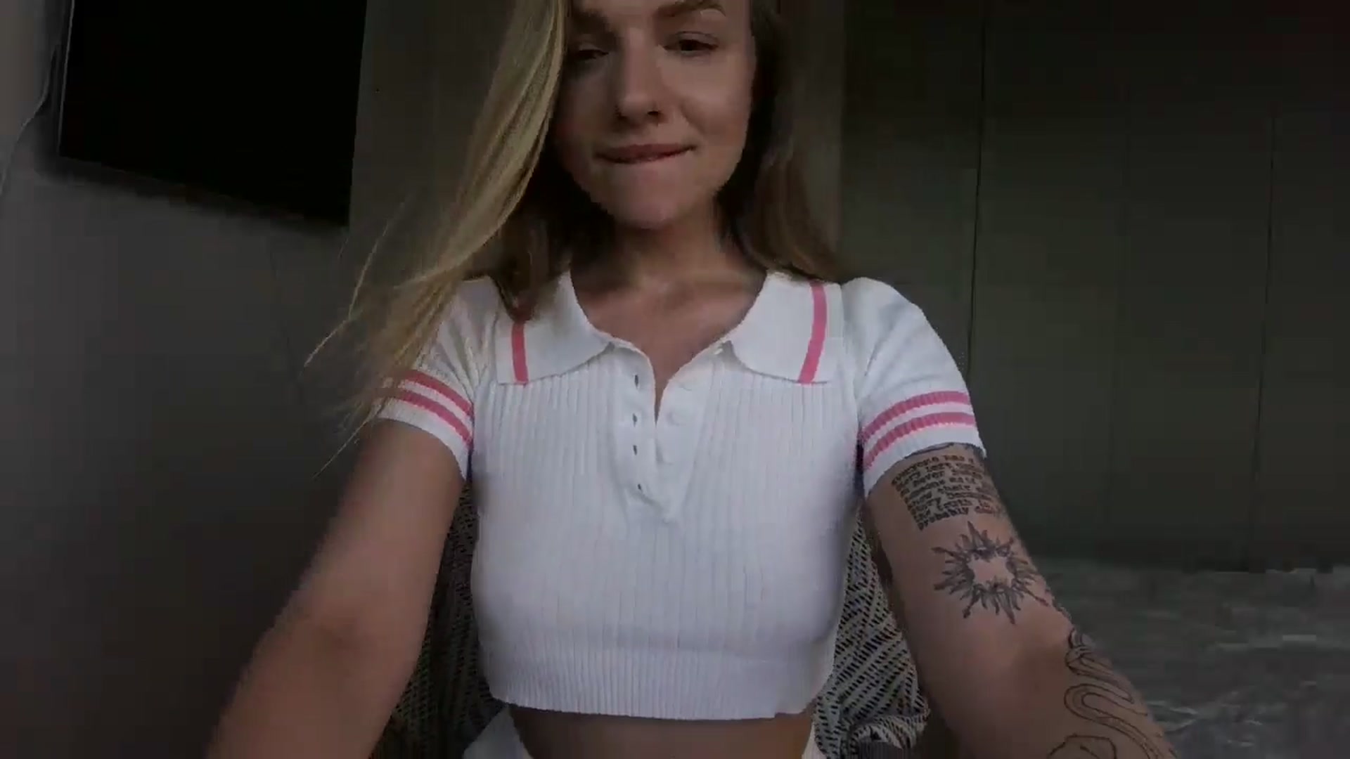 Gallery image thumbnail from Cut34ng3l's myfreecams stream on, 07/15/2024, 17:03 image 11 of 20