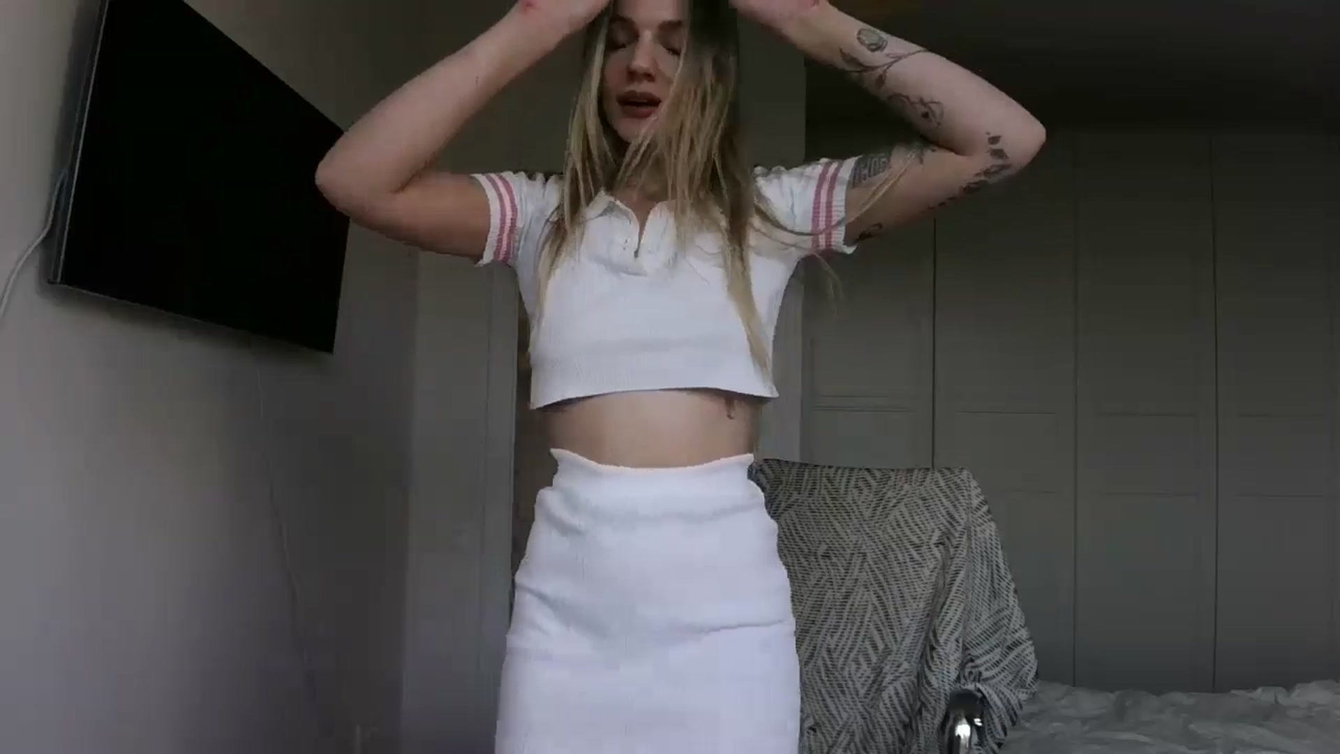 Gallery image thumbnail from Cut34ng3l's myfreecams stream on, 07/15/2024, 17:03 image 15 of 20
