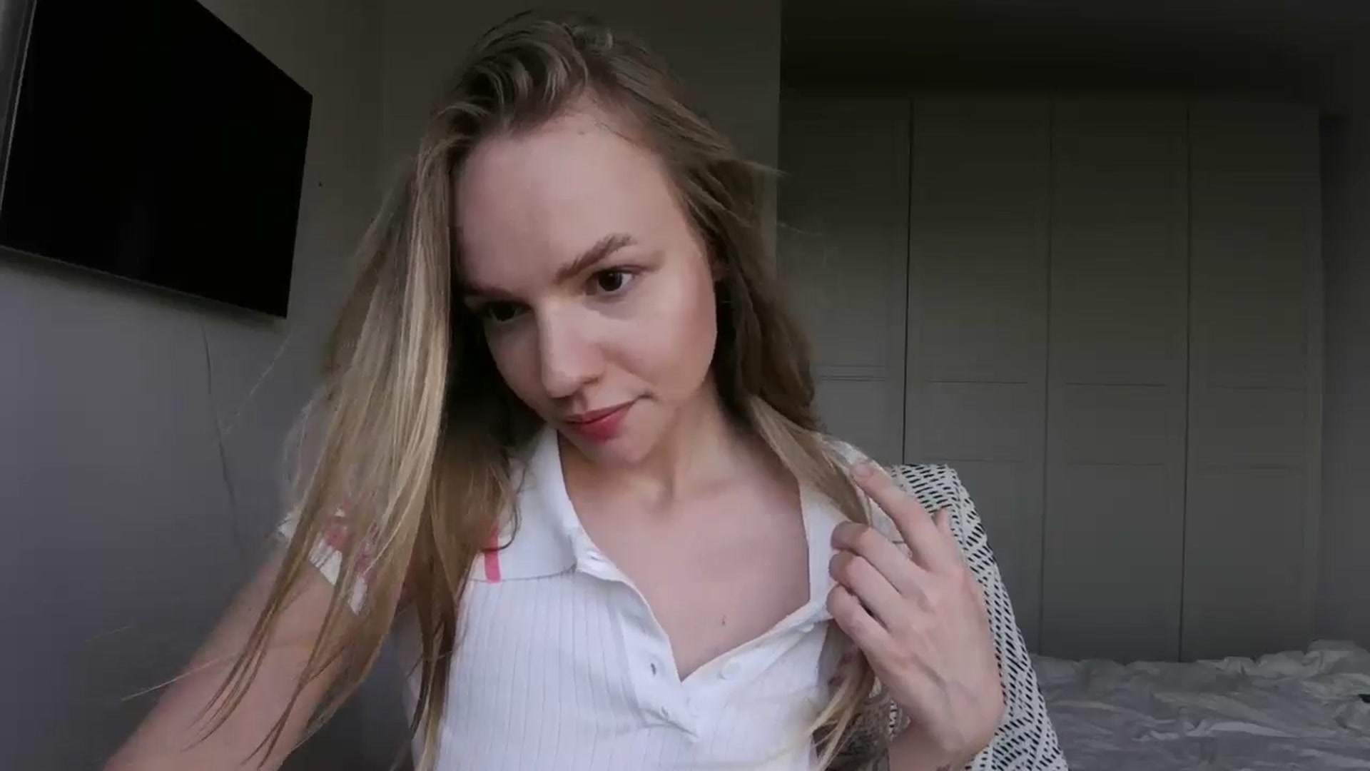 Gallery image thumbnail from Cut34ng3l's myfreecams stream on, 07/15/2024, 17:03 image 16 of 20