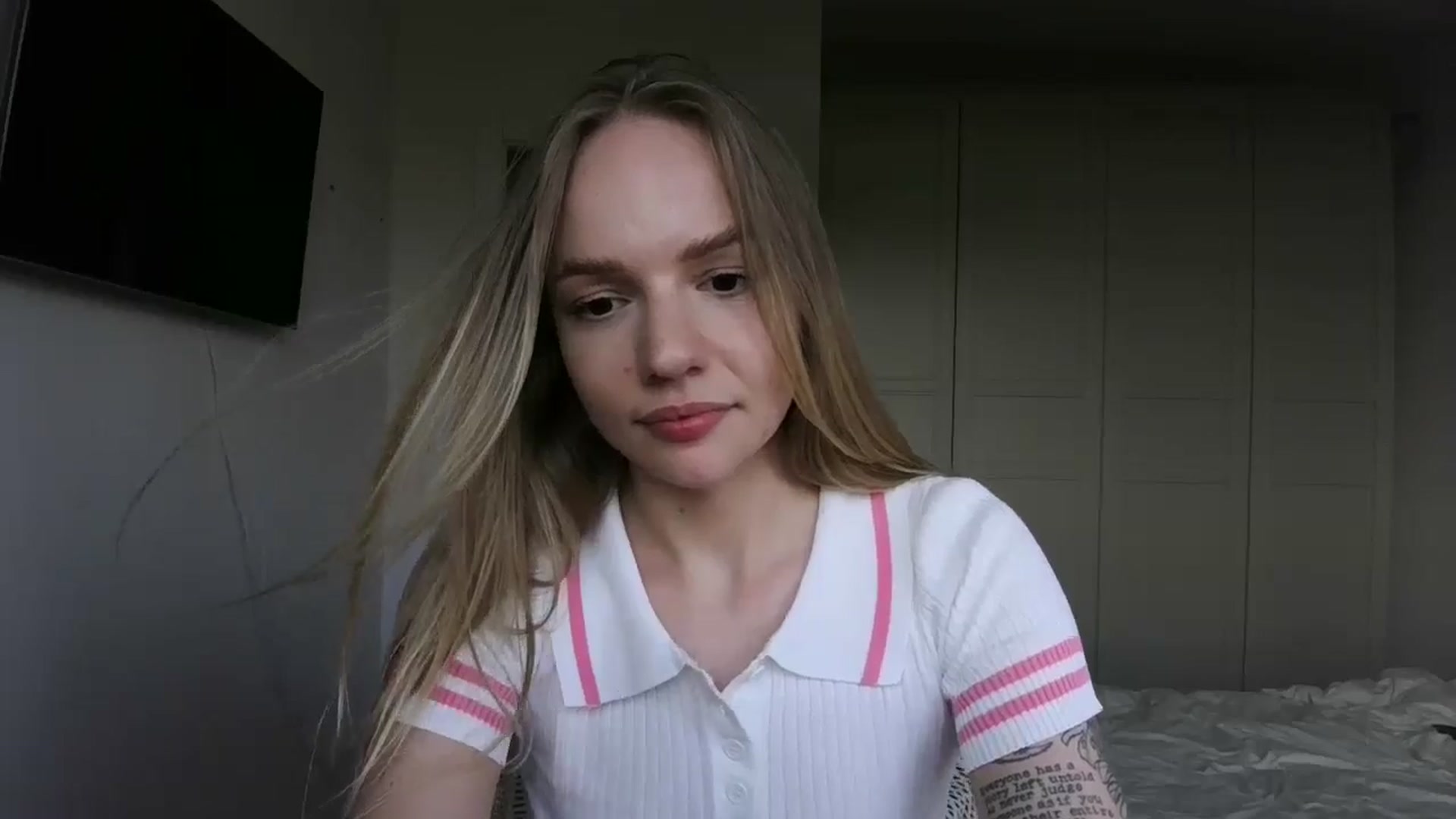 Gallery image thumbnail from Cut34ng3l's myfreecams stream on, 07/15/2024, 17:32 image 5 of 20
