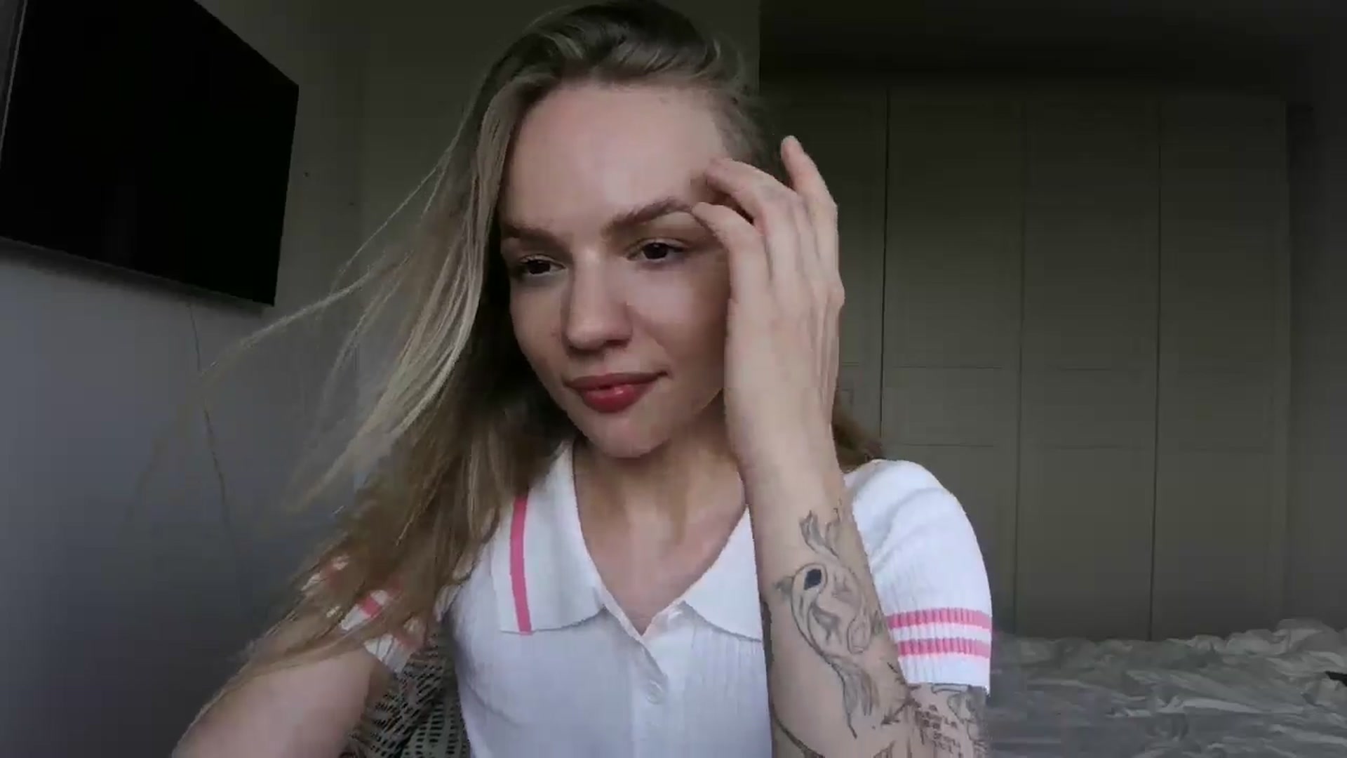 Gallery image thumbnail from Cut34ng3l's myfreecams stream on, 07/15/2024, 17:32 image 6 of 20