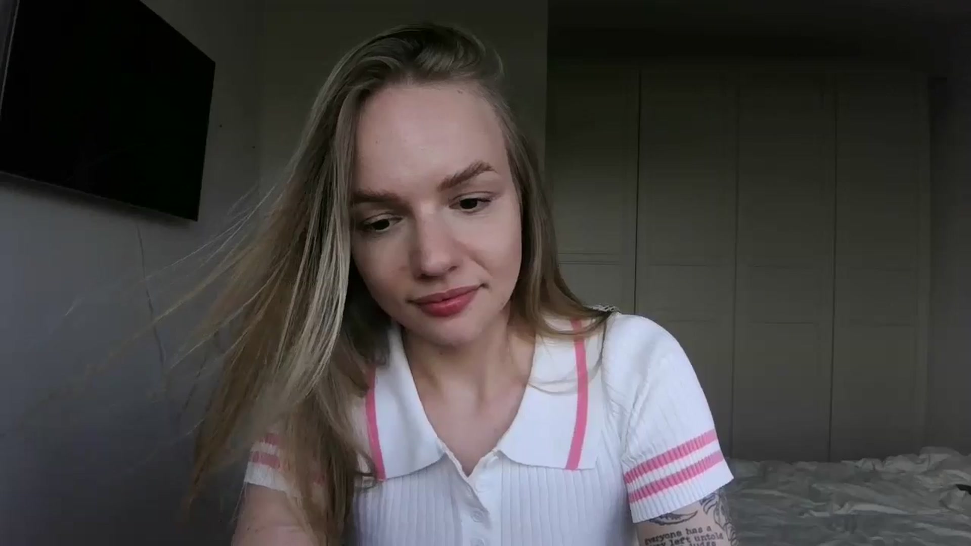 Gallery image thumbnail from Cut34ng3l's myfreecams stream on, 07/15/2024, 17:32 image 8 of 20